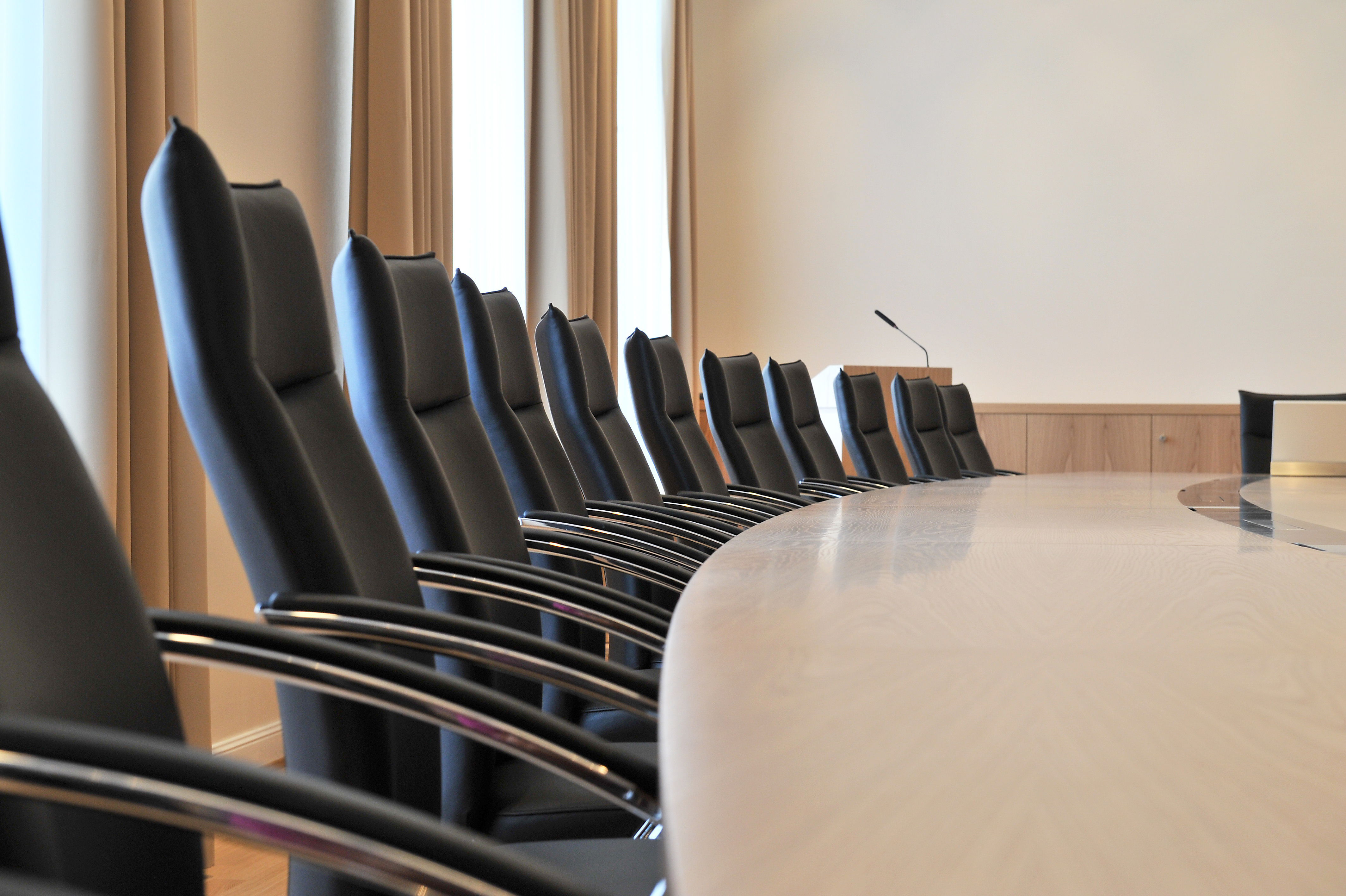 References-Picture gallery-Post Luxembourg-pharao comfort- Customised table solution