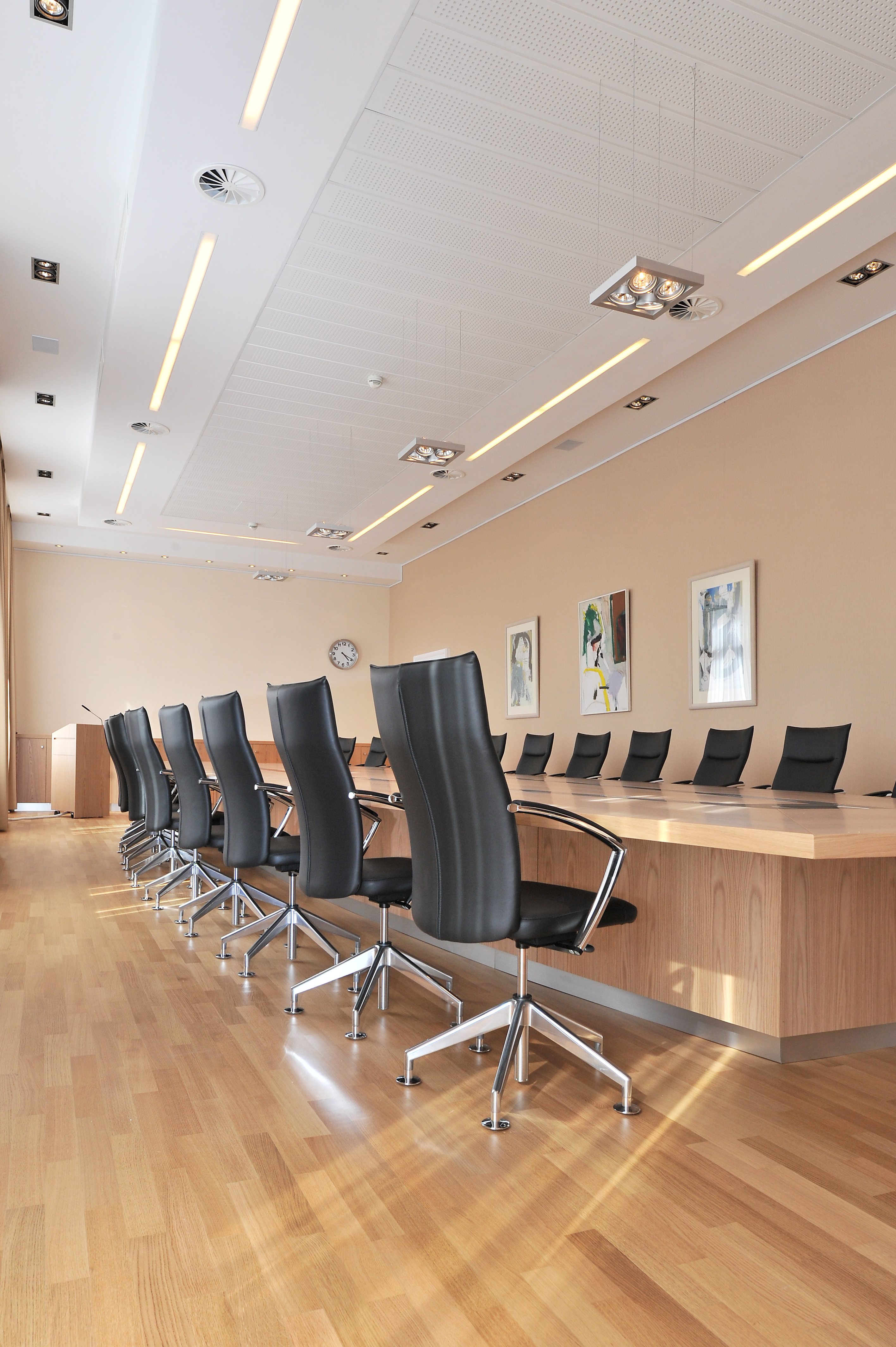 References-Picture gallery-Post Luxembourg-pharao comfort- Customised table solution