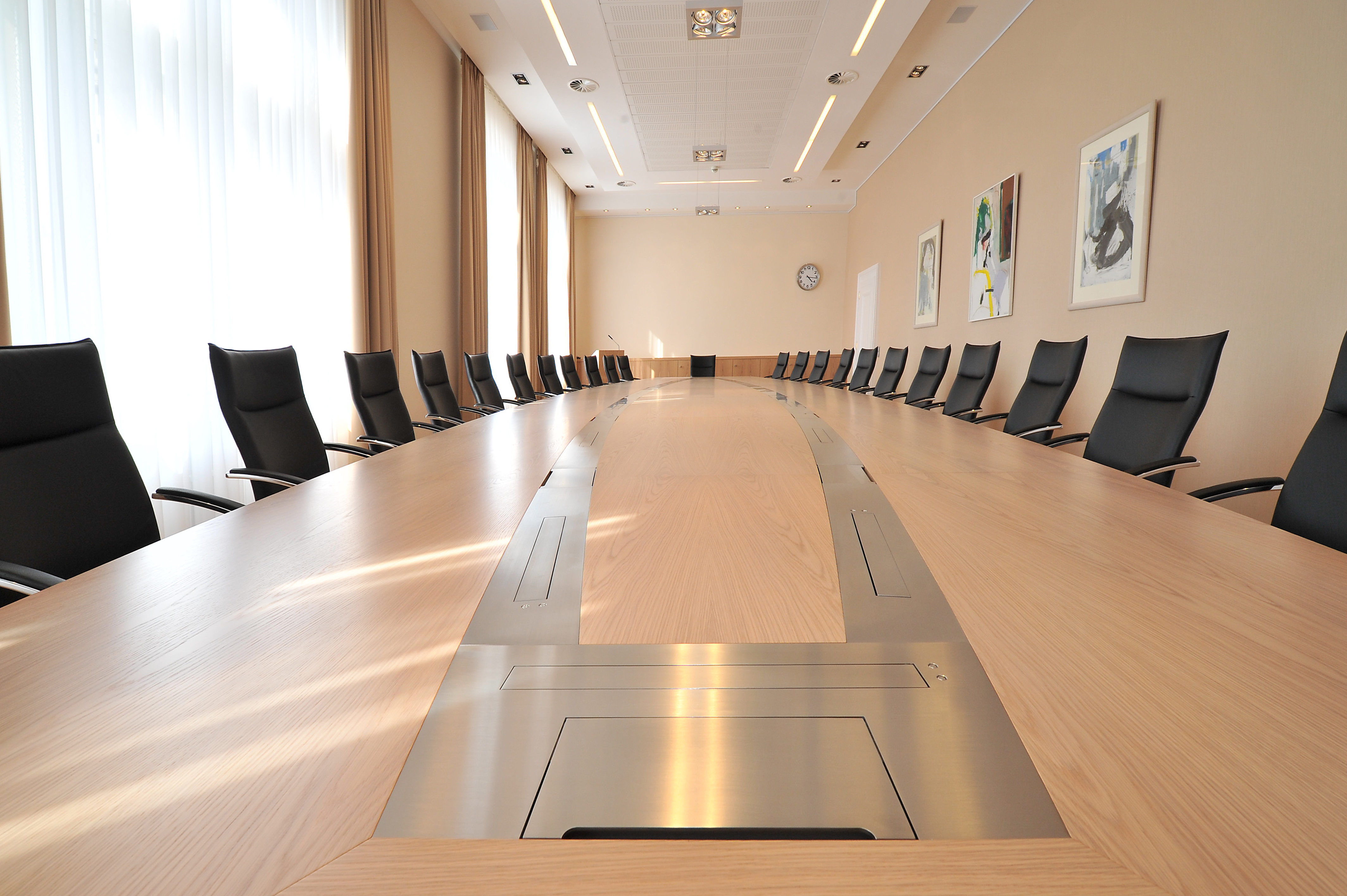 References-Picture gallery-Post Luxembourg-pharao comfort- Special solution table with presentation technology