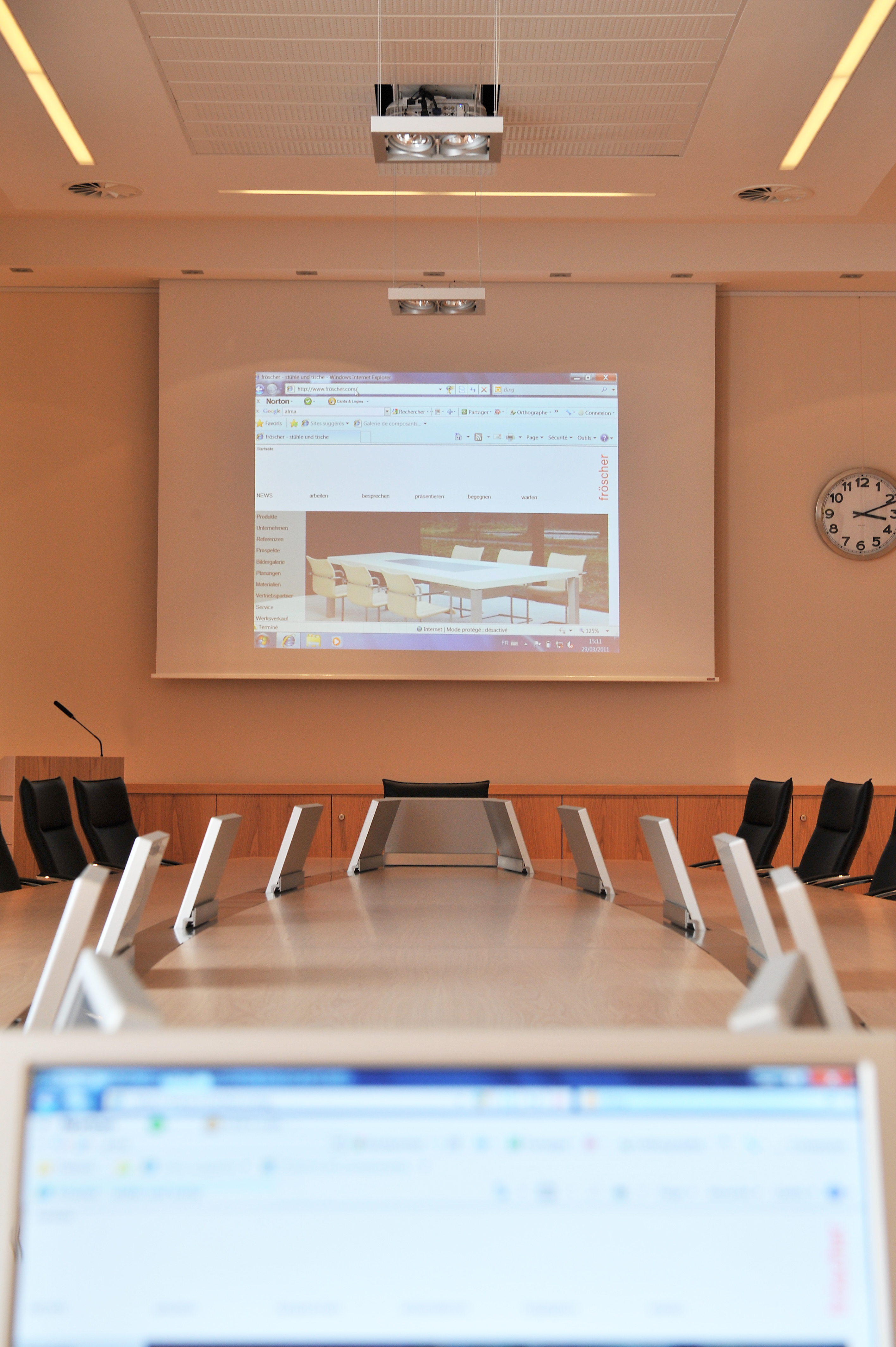 References-Picture gallery-Post Luxembourg-pharao comfort- Special solution table with presentation technology