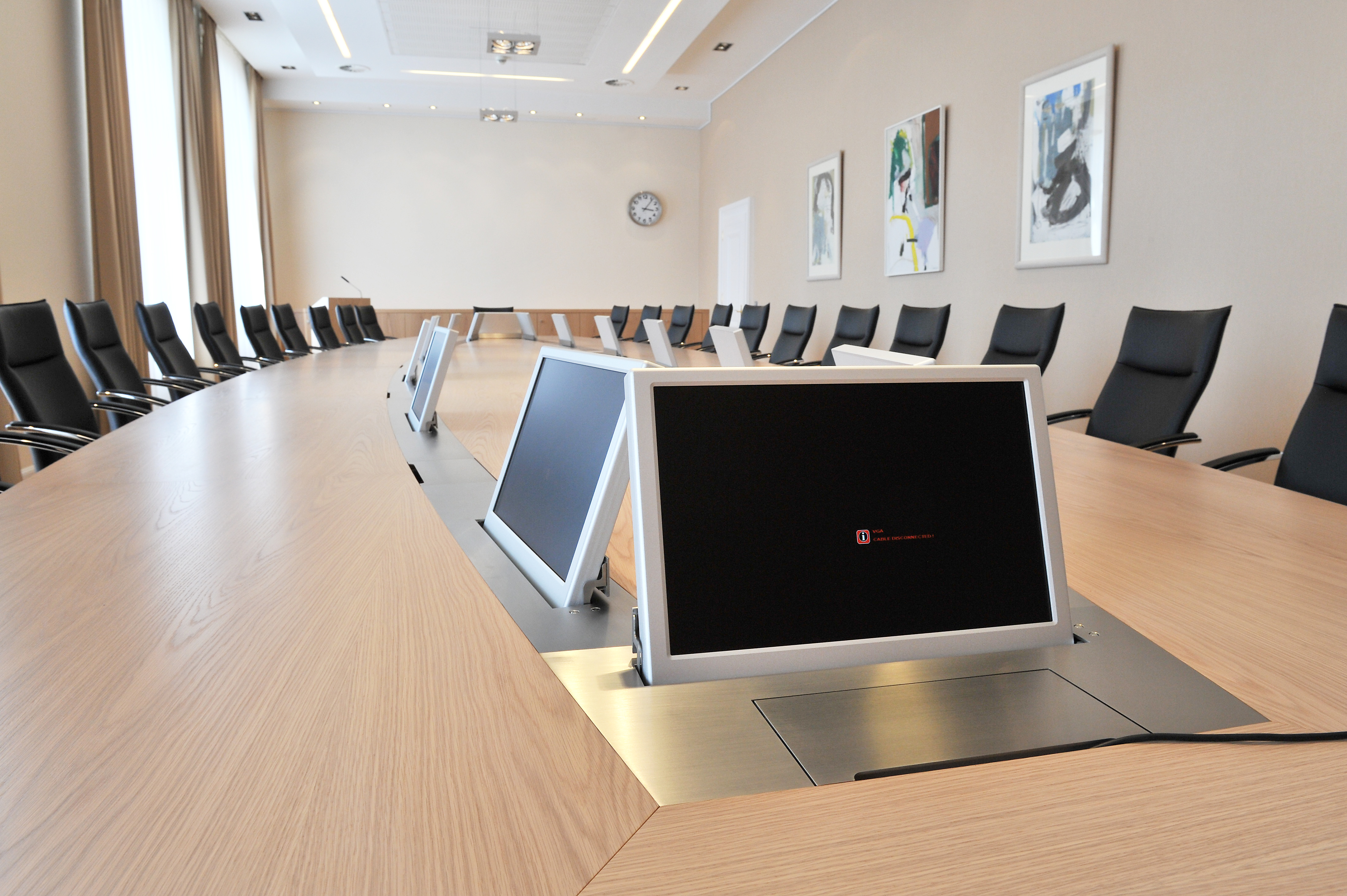 References-Picture gallery-Post Luxembourg-pharao comfort- Special solution table with presentation technology