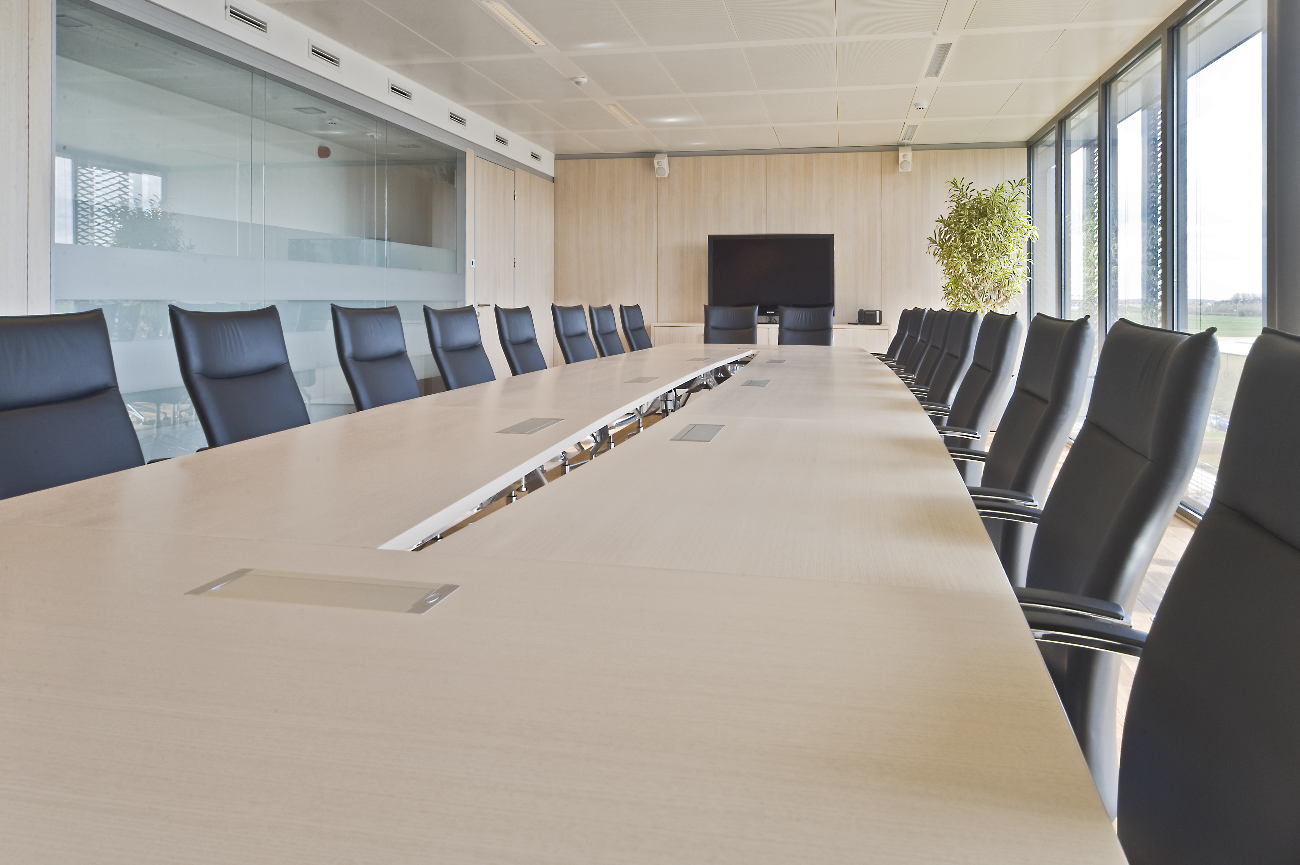 References-Picture gallery-Post Luxembourg-pharao comfort- fallon conference table