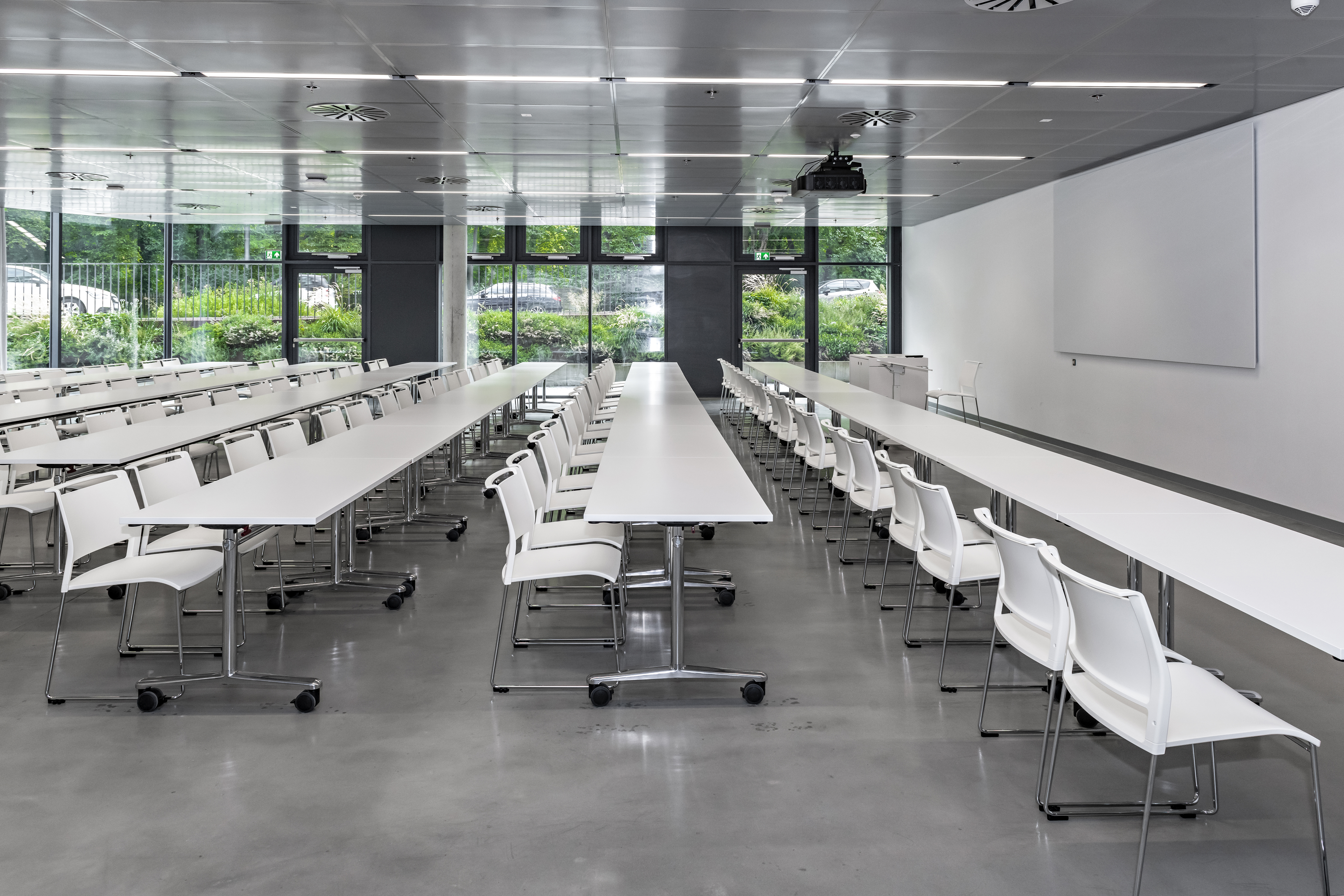 Baden-Württemberg Cooperative State University | klif stacking chair | klif bar stool | multiform swivel table