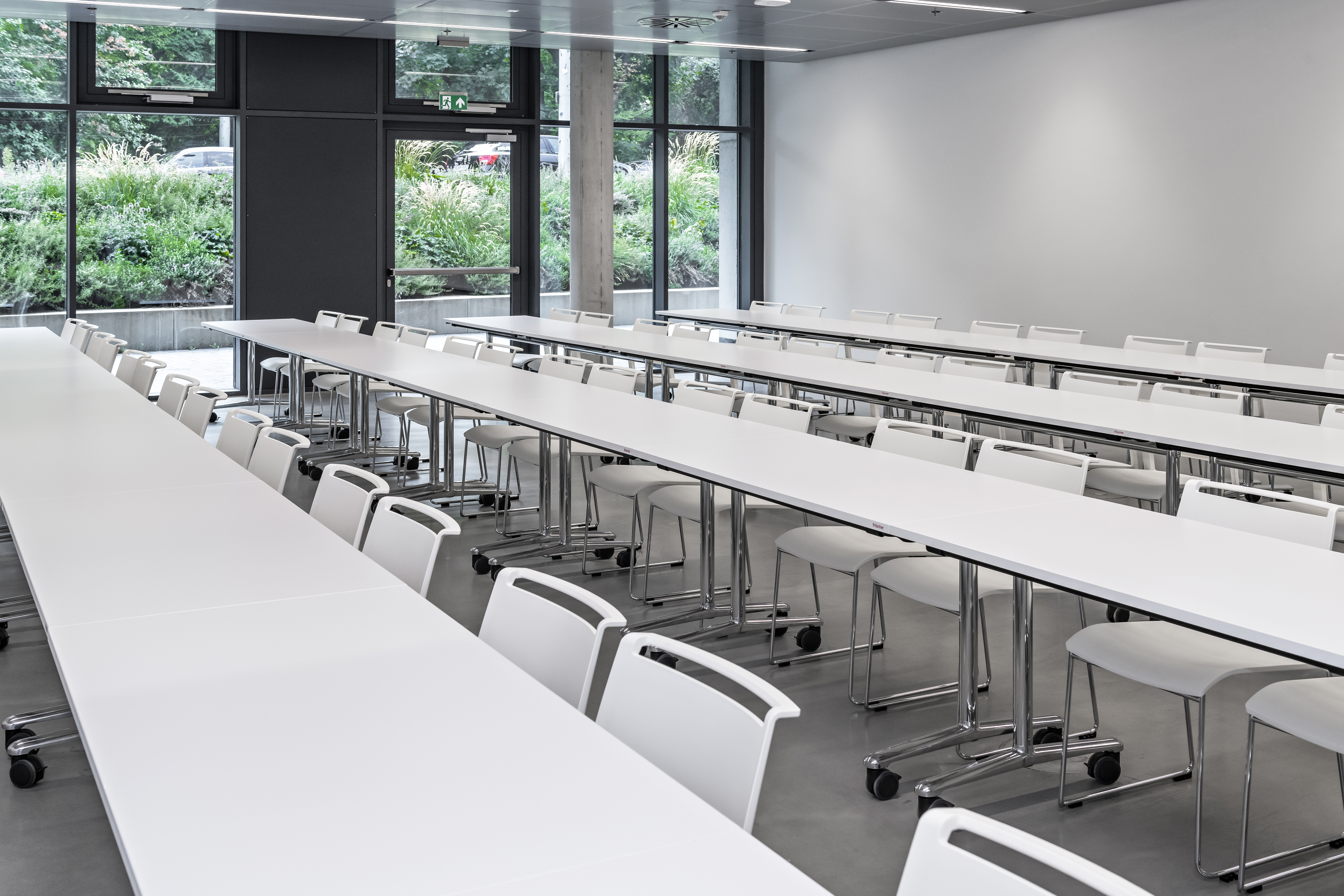 Baden-Württemberg Cooperative State University | klif stacking chair | klif bar stool | multiform swivel table