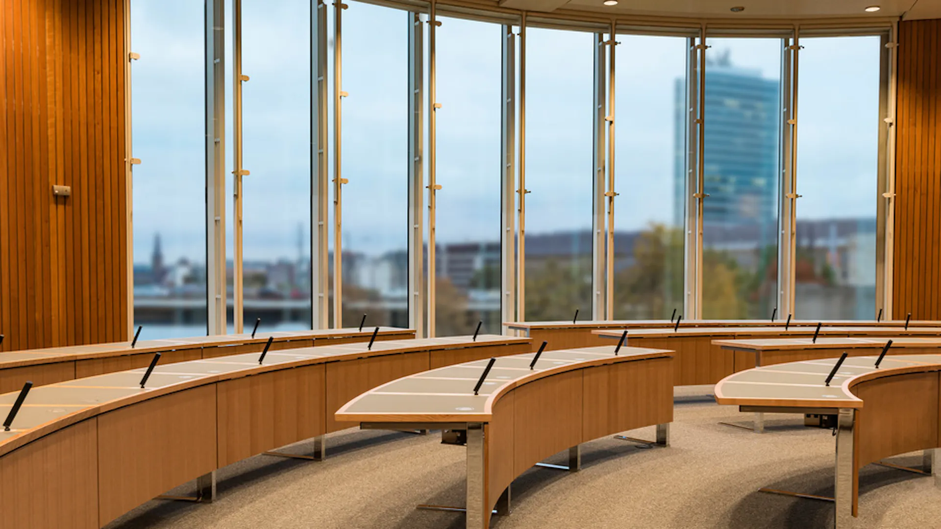 Referenzen- Landtag NRW- Düsseldorf- plenum c-fuß