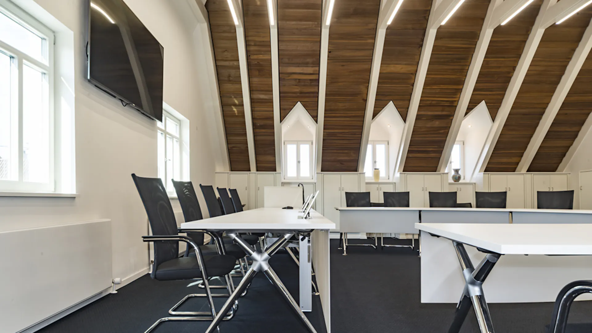 Referenzen- Rathaus Untereisesheim- Untereisesheim-xcone Konferenztisch- pharao Freischwinger