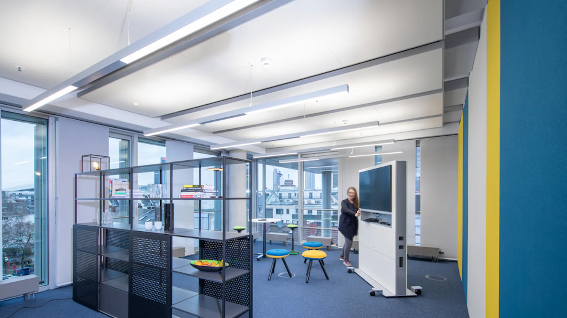 References_ OSIsoft Europe GmbH_ Frankfurt_ MICO-1 75 Media stele