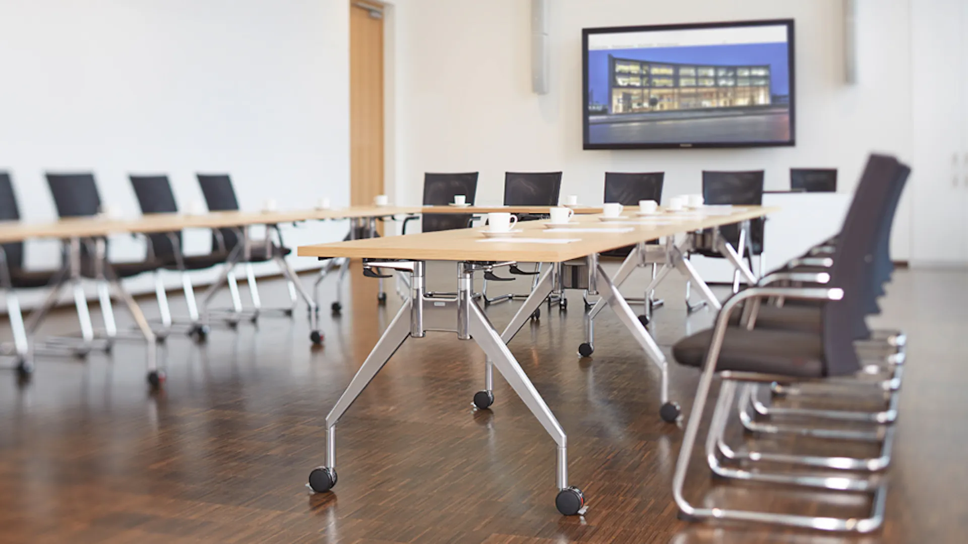 Referenzen- Sparkassenakademie-Stuttgart- pharao net Stuhl- fallon Tisch