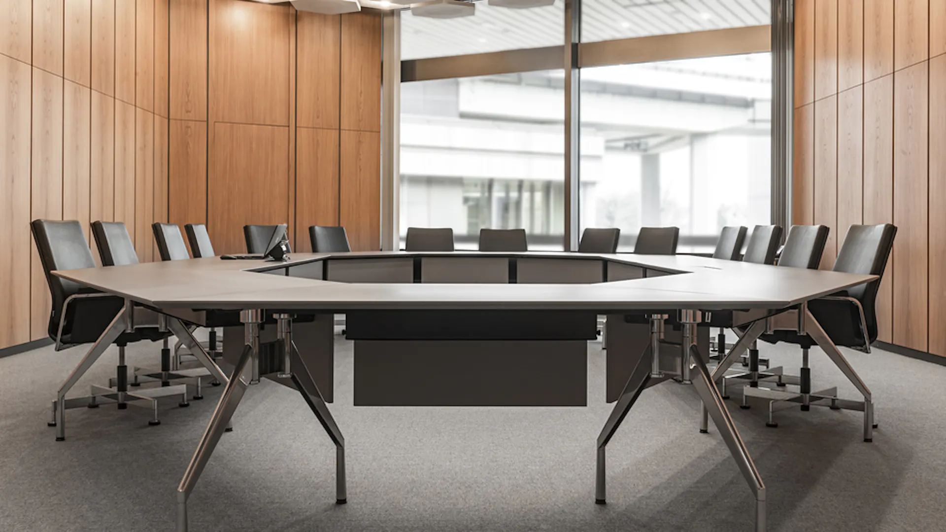 Referenzen- Verwaltungsgebäude Nürnberg- Nürnberg- Konferenztisch fallon