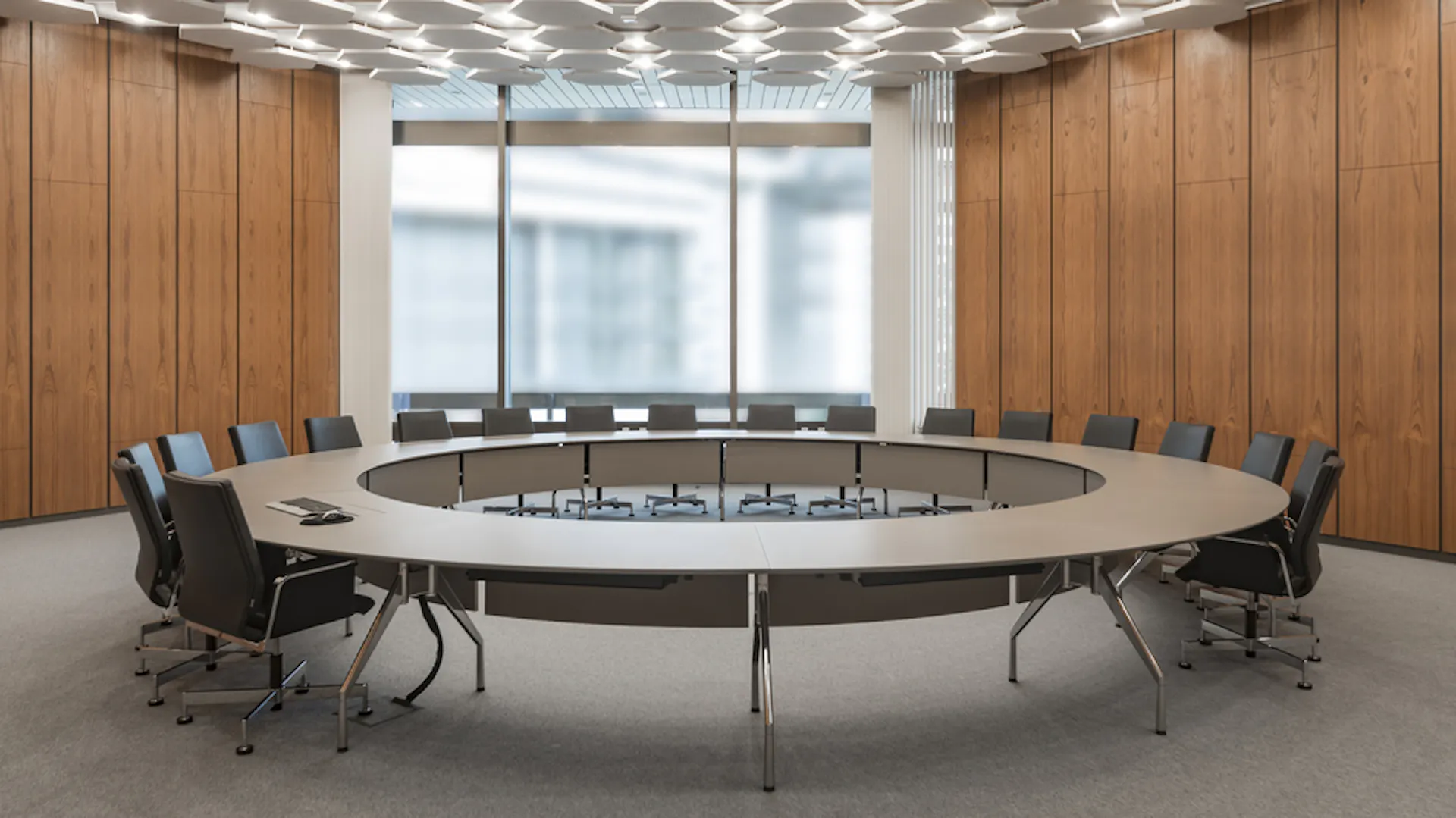 Referenzen- Verwaltungsgebäude Nürnberg-Nürnberg- fallon Konferenztisch