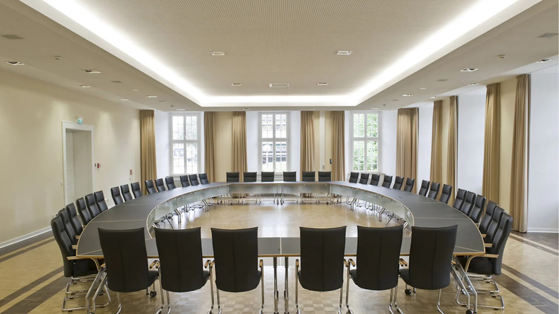 Referenzen- Universität Osnabrück- Osnabrück- pharao comfort- fallon Konferenztisch