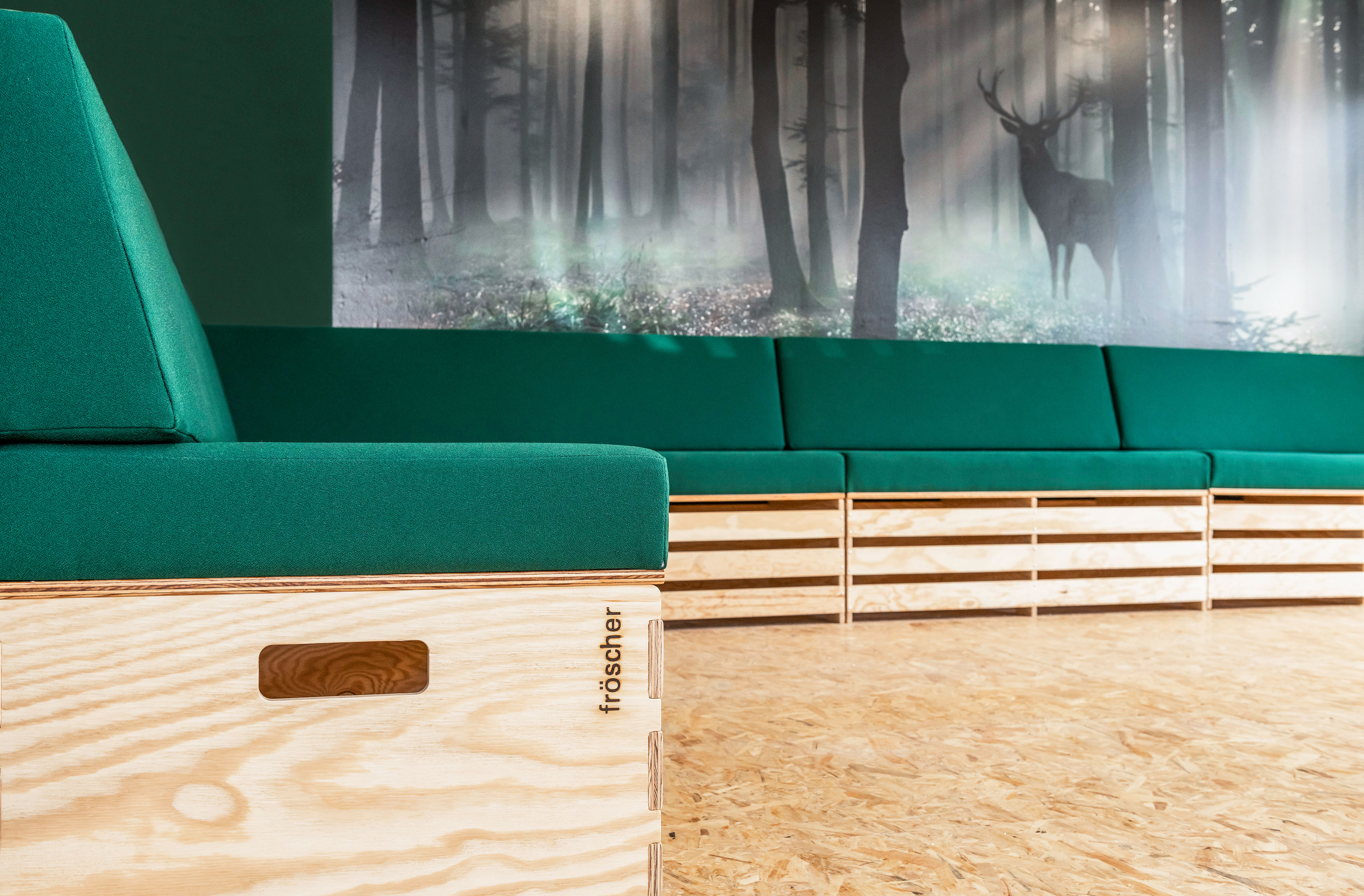 Referenzen-Pausenraum fröscher-Steinheim an der Murr-arena auf Rollen-cetera Tisch- Konferenztisch- arena