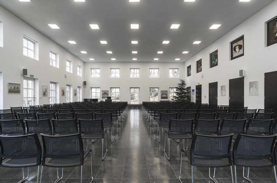 References-University Club Bonn-Bonn-klif stacking chair