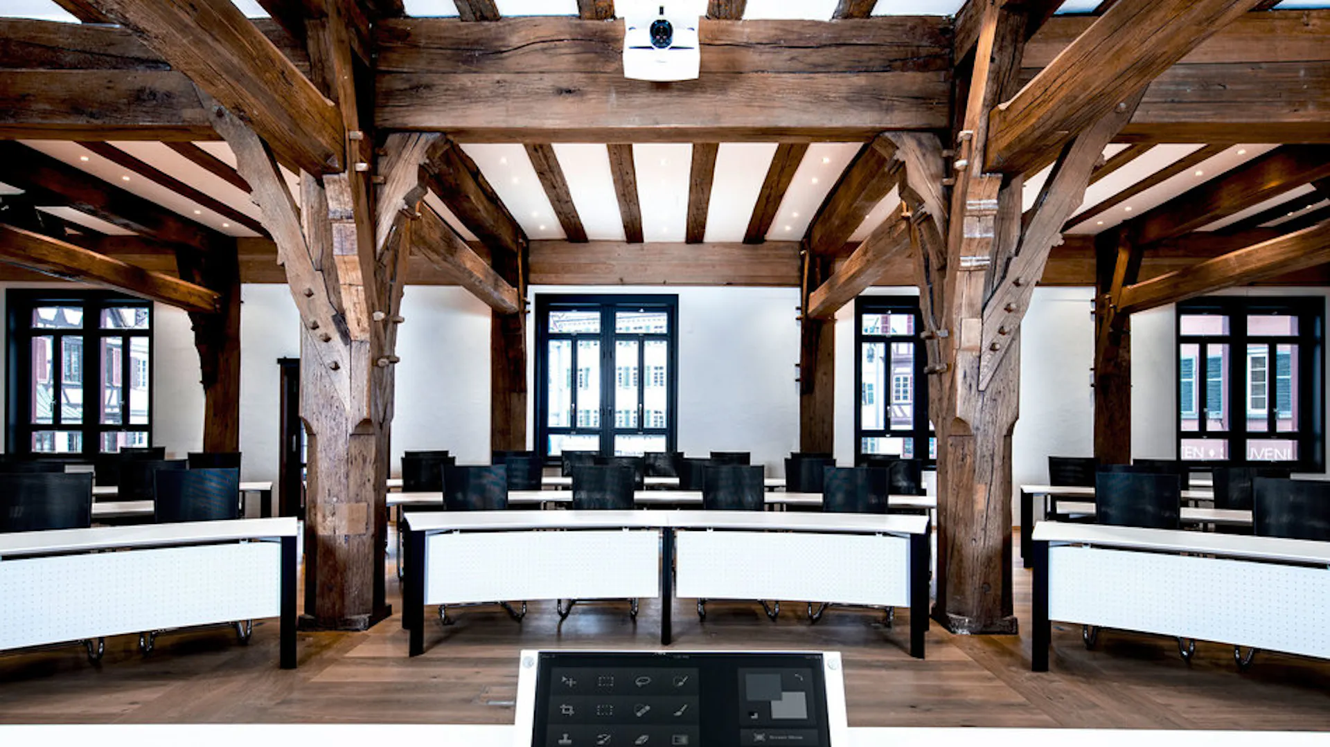 Referenzen- Rathaus Tübingen- Tübingen- cetera Konferenztisch- pharao net Freischwinger