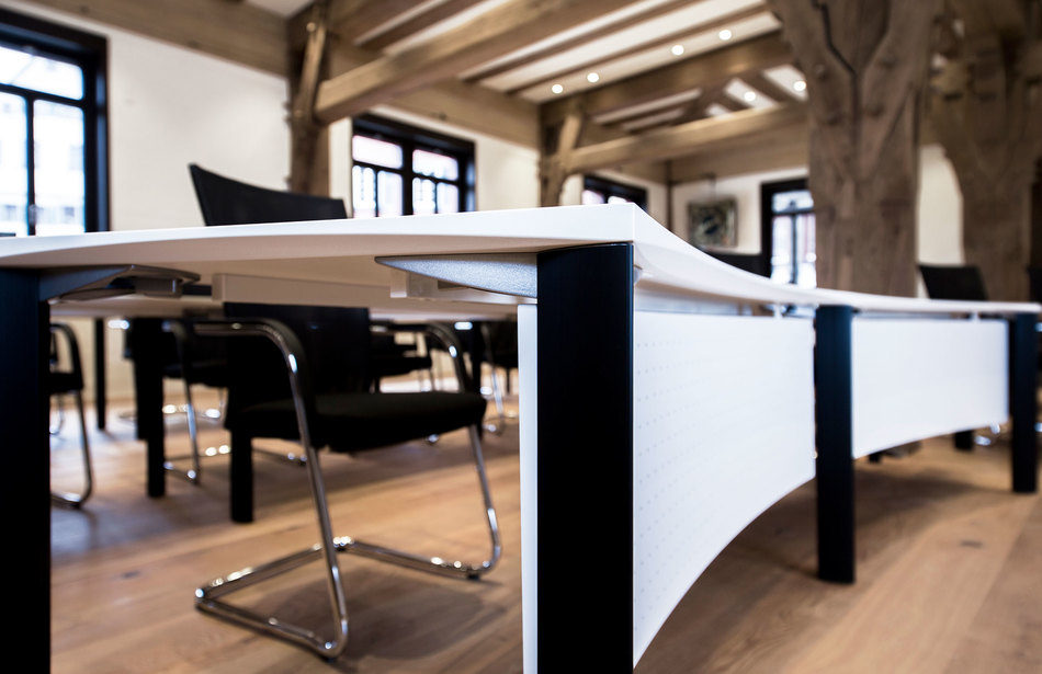 Referenzen- Rathaus Tübingen- Tübingen- cetera Konferenztisch- pharao net Freischwinger 