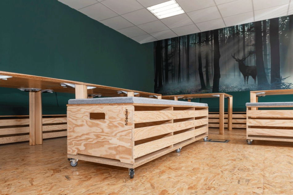 Referenzen- fröscher- Pausenraum- arena Eckbank- catera Tisch- arena rollbar