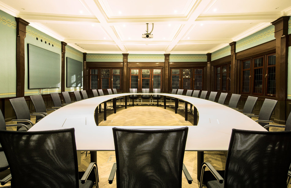 References- City Hall Tübingen- Tübingen- cetera conference table- pharao net cantilever chair