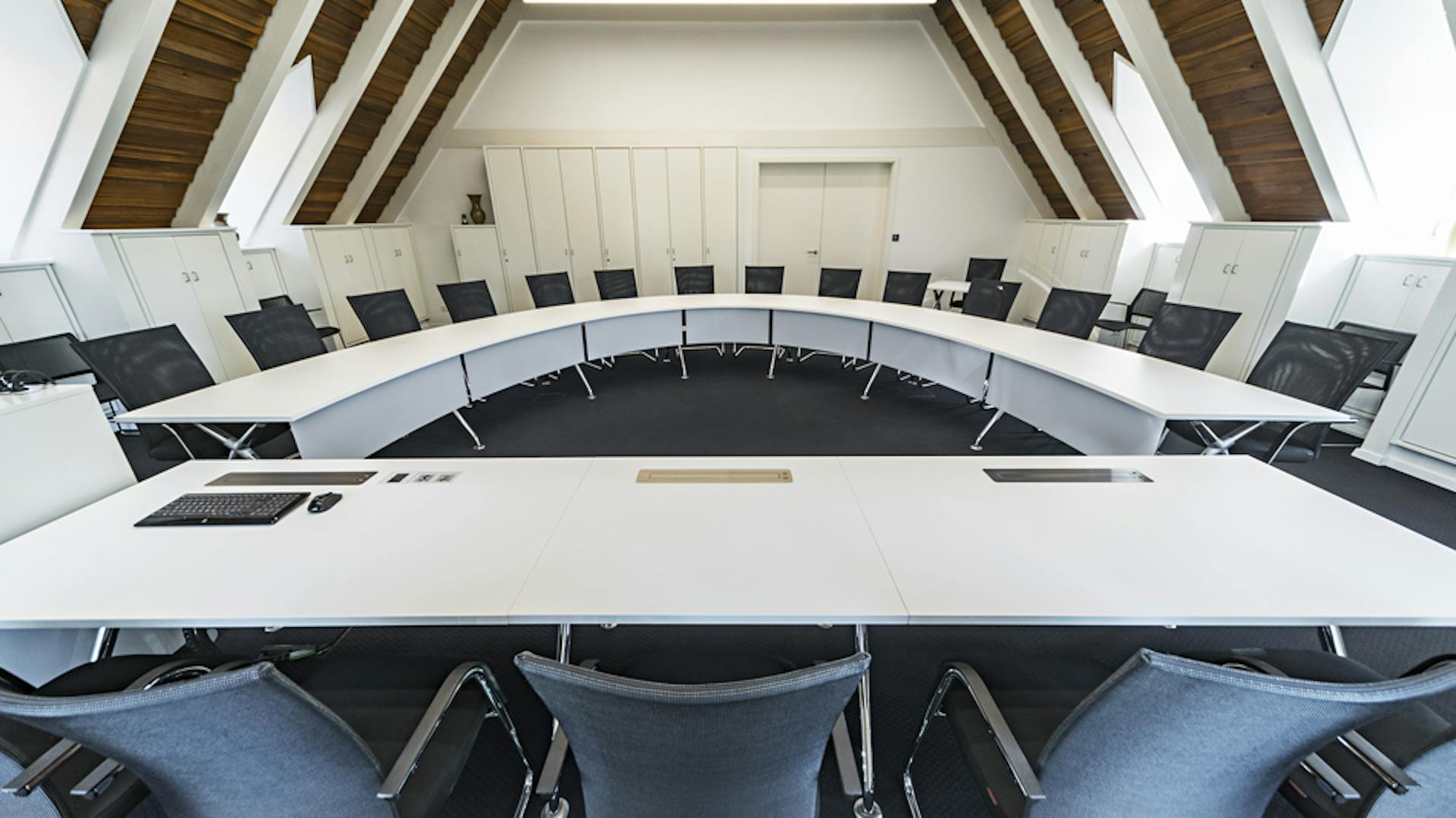 Rathaus Untereisesheim | Konferenztisch: xcone | Konferenzstuhl: pharao net