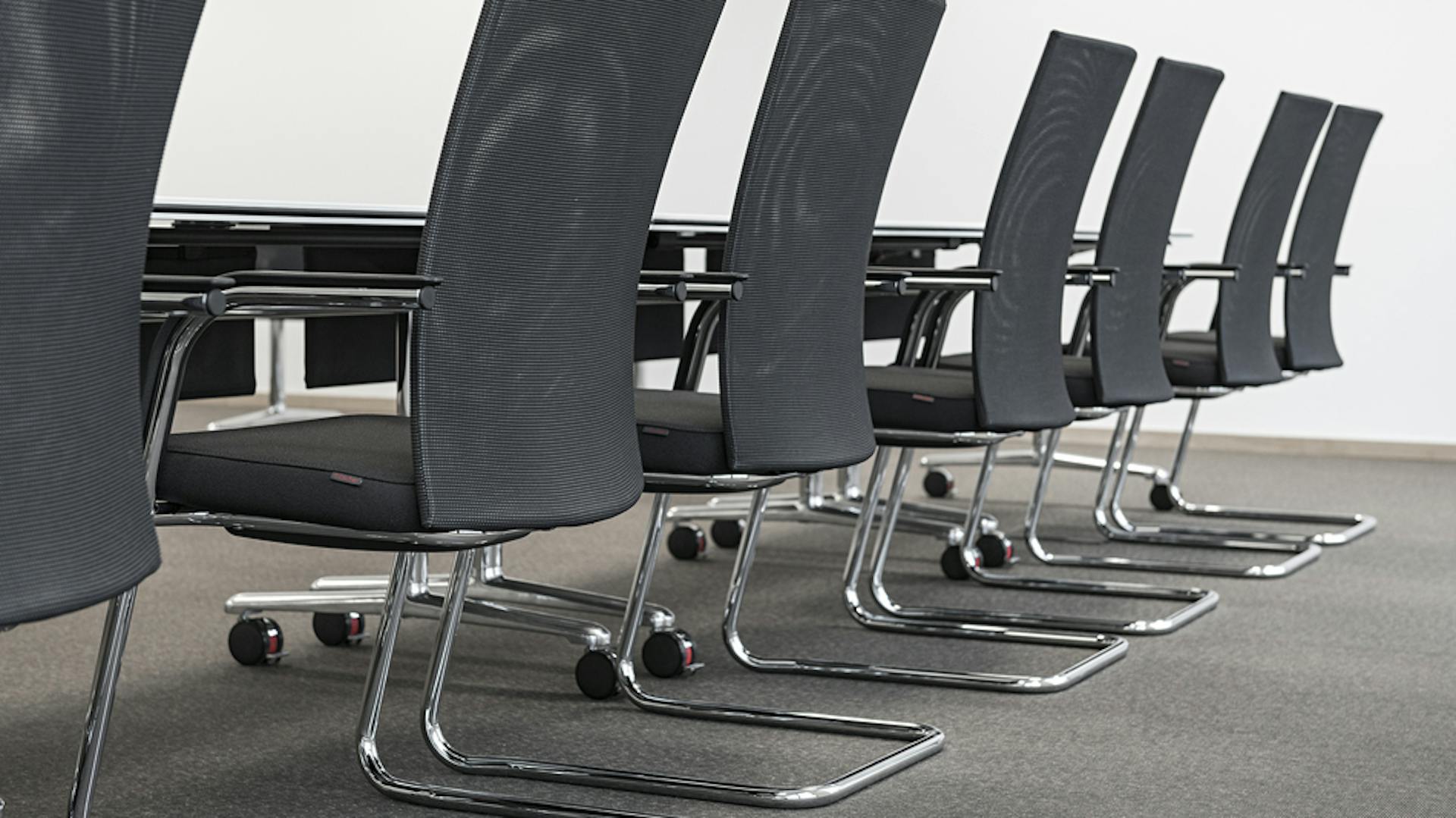 Referenzen-Chemie Verband-Baden Baden-pharao net Freischwinger- Multiform Tischanlage