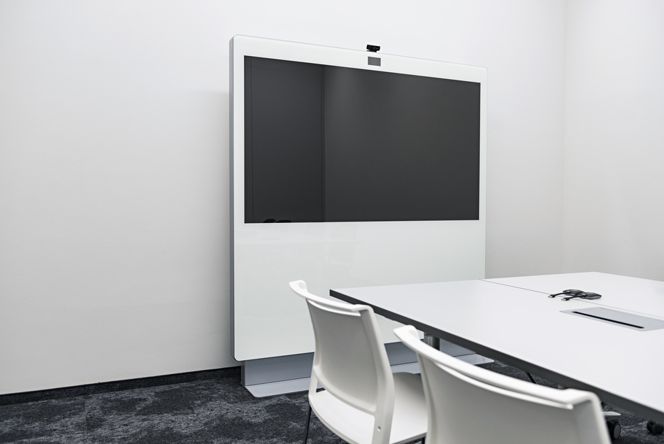 ebm-papst | Mehrzweckstuhl: klif | Medienstele: MIDS