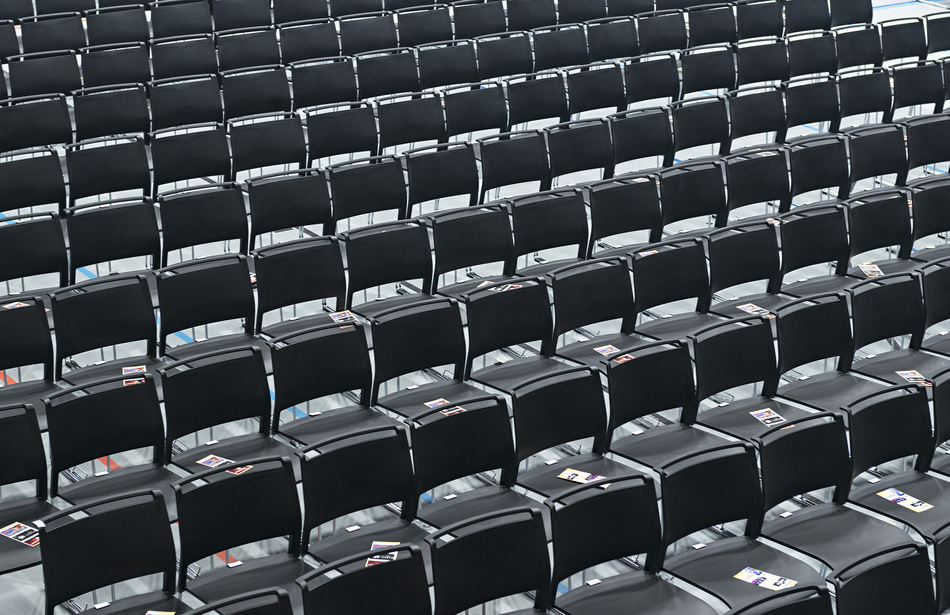 tectake Arena Würzburg | Mehrzweckstuhl: klif | Reihenbestuhlung | Stapelwagen