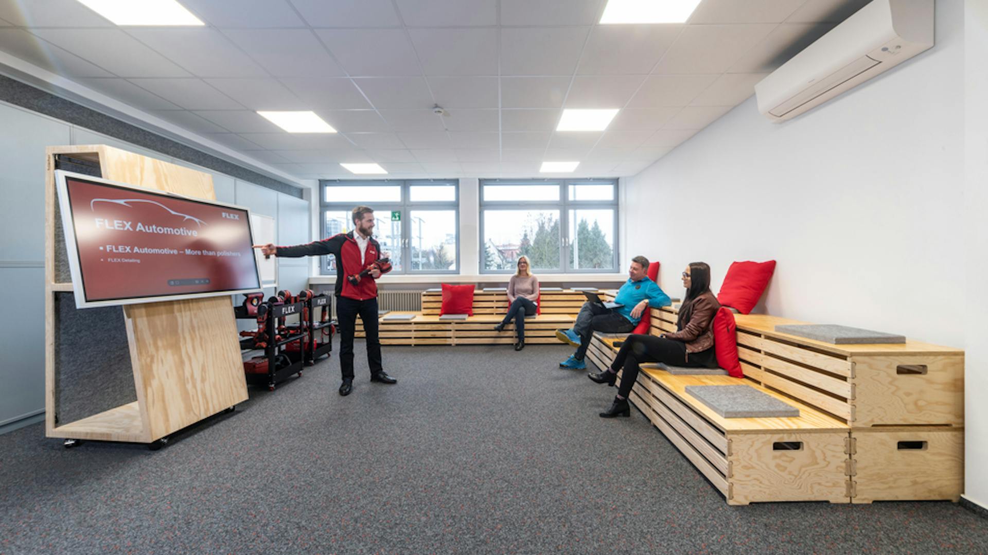 FLEX-Elektrowerkzeuge GmbH I Sitzgelegenheit: arena I Digitales Flipchart: a-frame