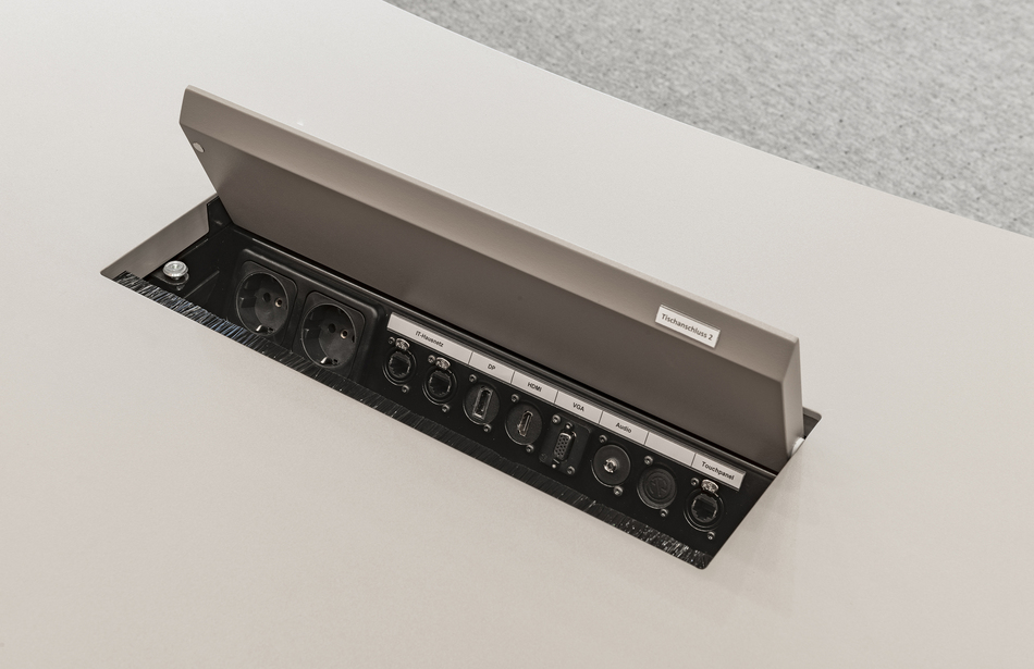 Verwaltungsgebäude Nürnberg | Konferenztisch fallon