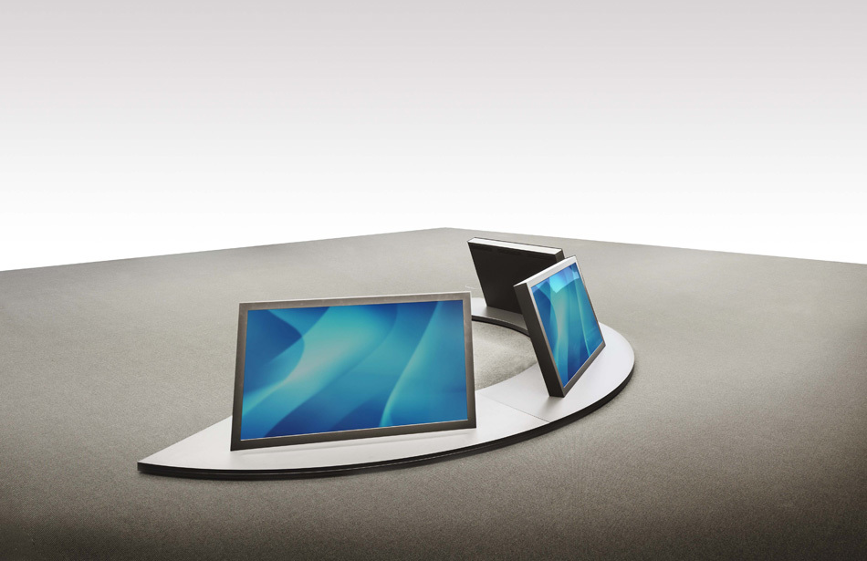 Boardroom eines DAX 100 Unternehmens | Monitorinsel