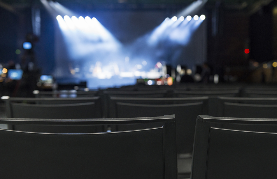 tectake Arena Würzburg | Mehrzweckstuhl: klif | Reihenbestuhlung | Stapelwagen
