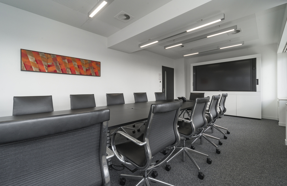 Hessisches Ministerium für Soziales und Integration Wiesbaden | Konferenzanlage: xcone | Konferenzstuhl: alino | Mehrzweckstuhl: klif