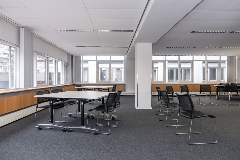 LBS Stuttgart, agiler Schulungsraum | Stapelstuhl: klif | Schwenktisch: multiform