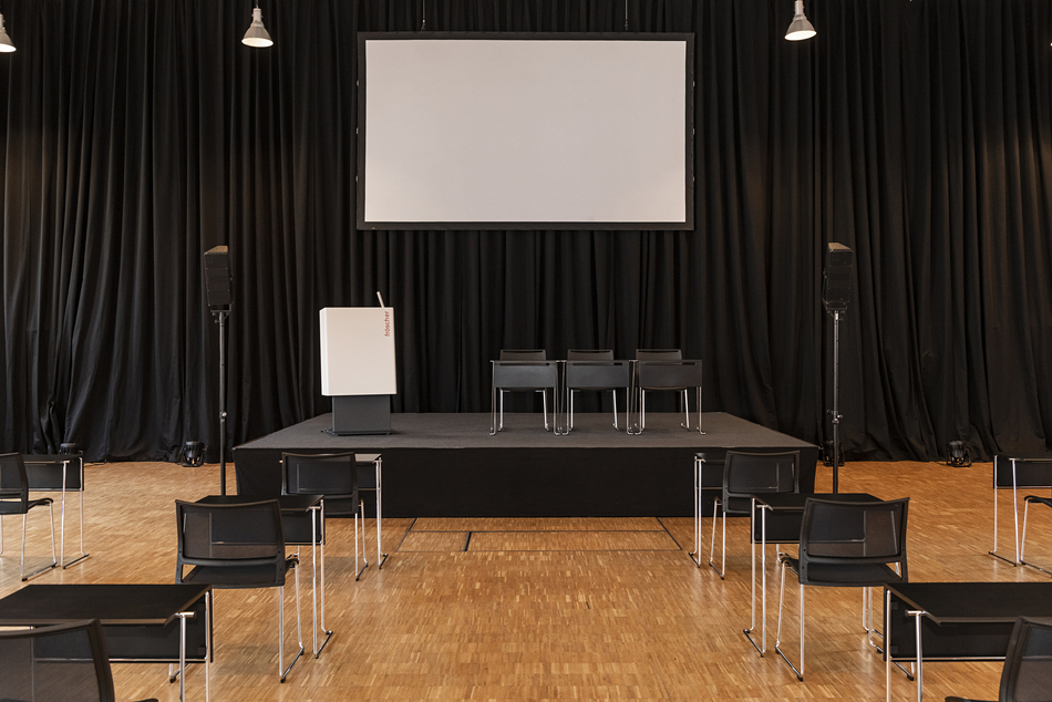 Reithaus Ludwigsburg | Stapeltisch: klif | Stapelstuhl: klif I Rednerpult PSE