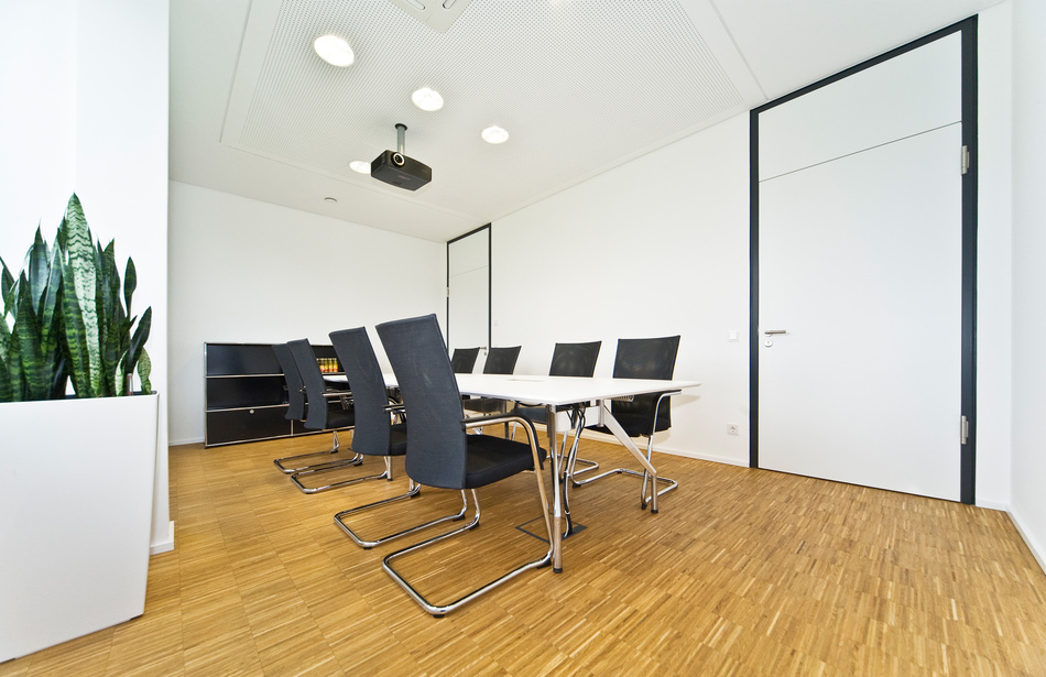 Modus Consult, Gütersloh | Konferenztische: fallon | Konferenzstühle: pharao net Freischwinger