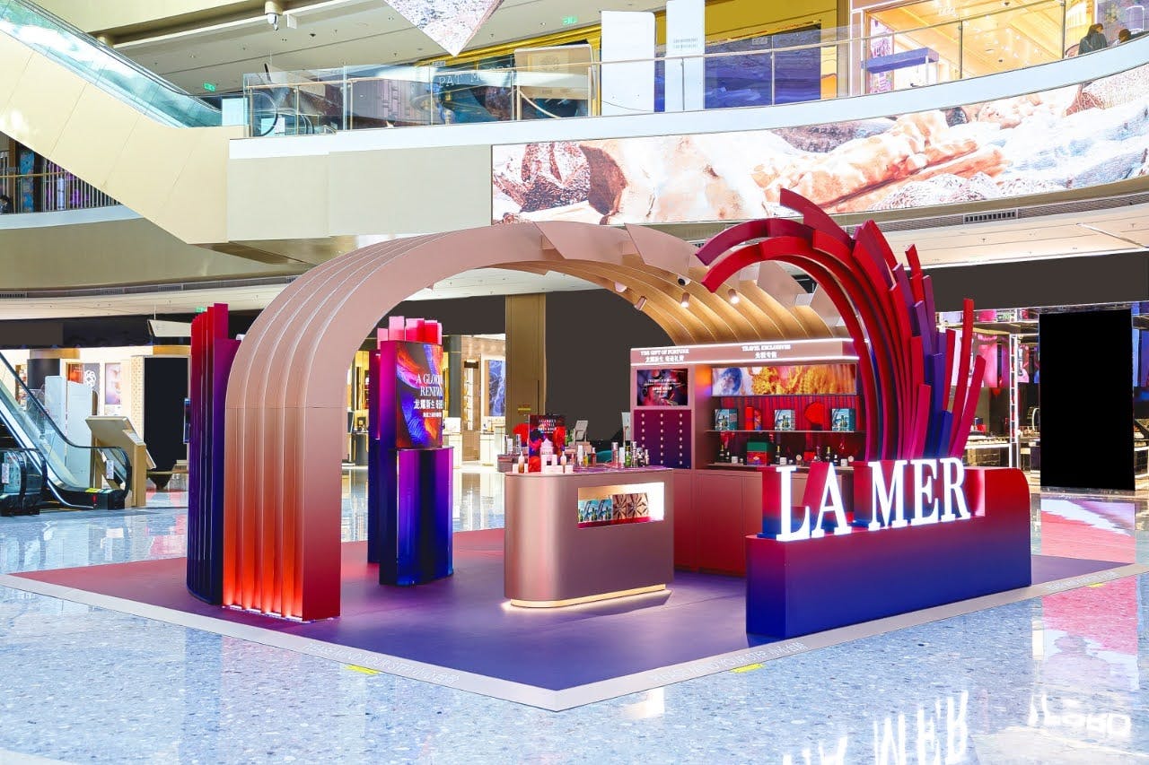 La Mer Visual Merchandising; Front Row