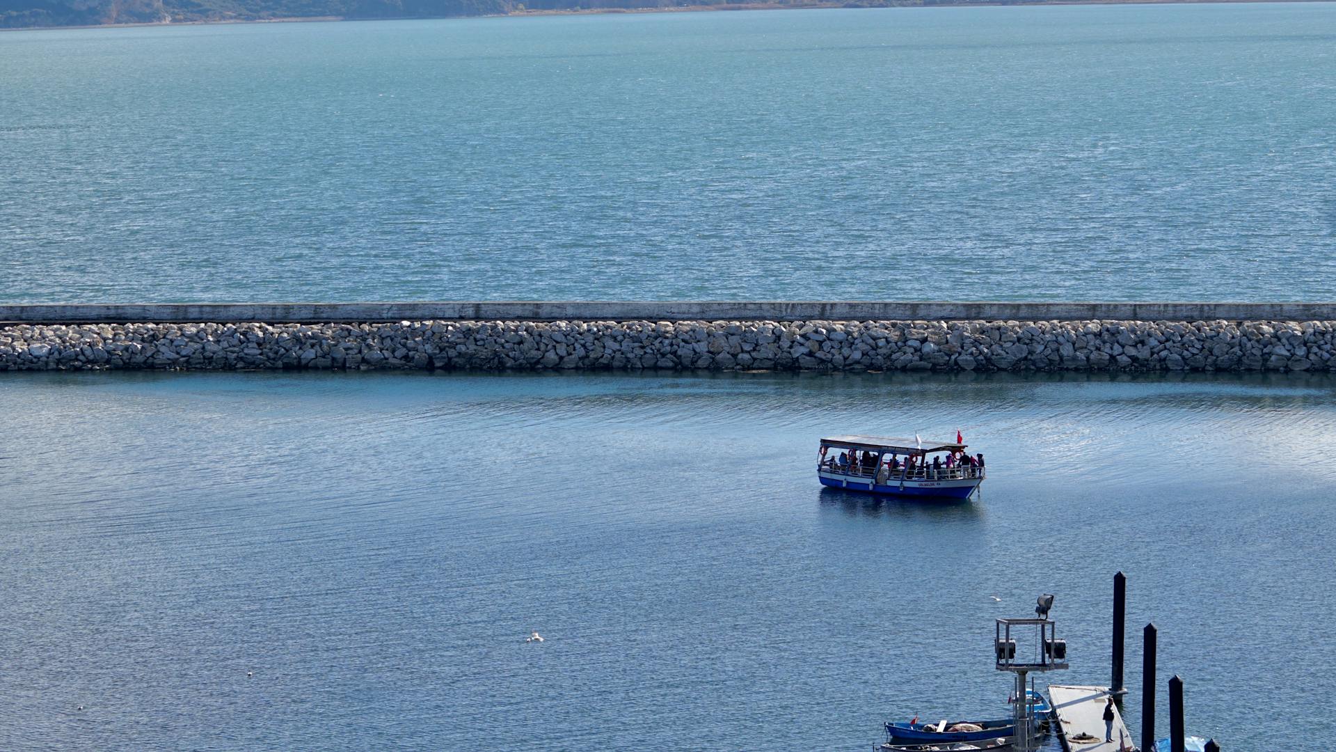 Eğirdir Gölü üzerinde tekne