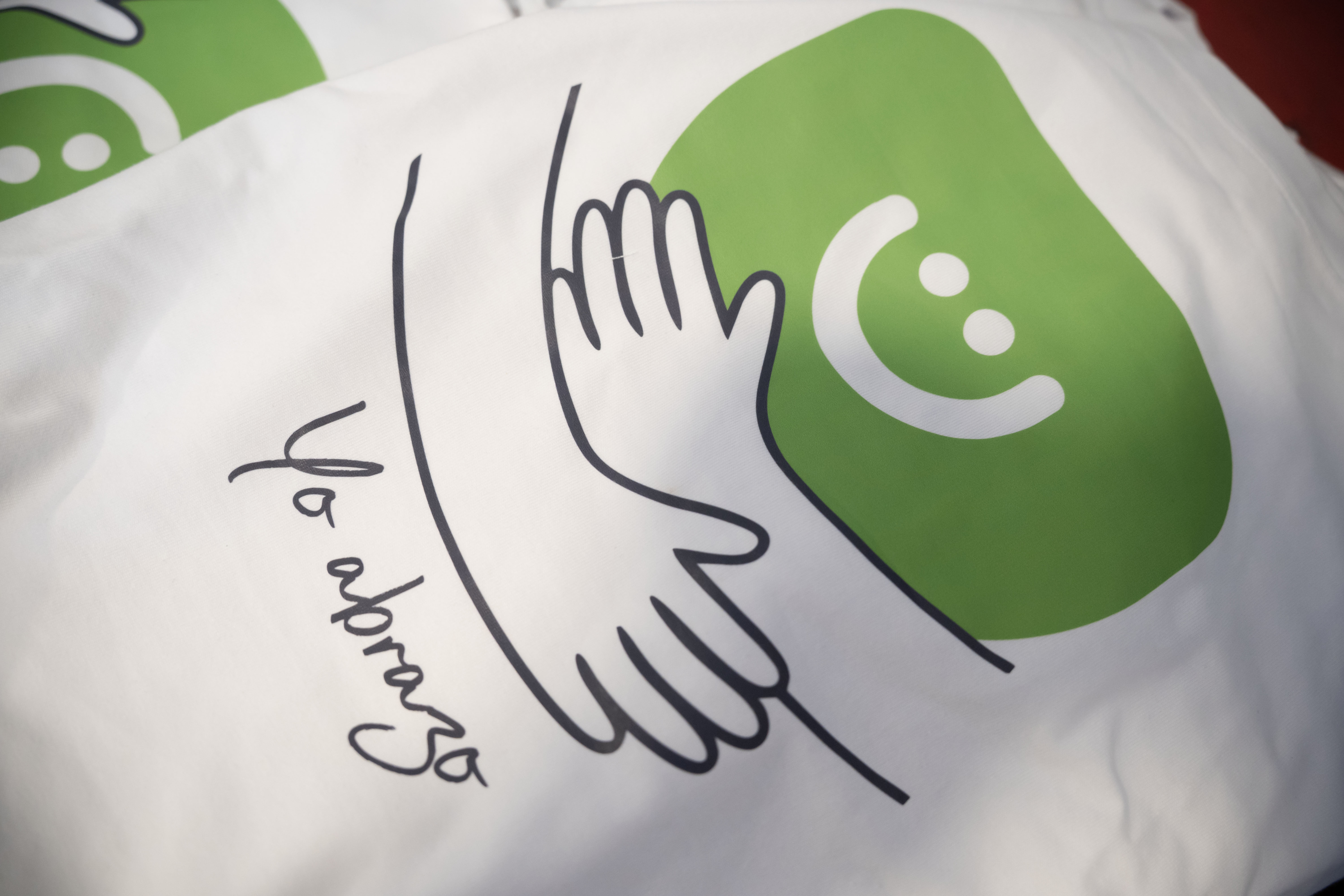 Camisetas que abrazan: un compromiso con los chicos con cáncer