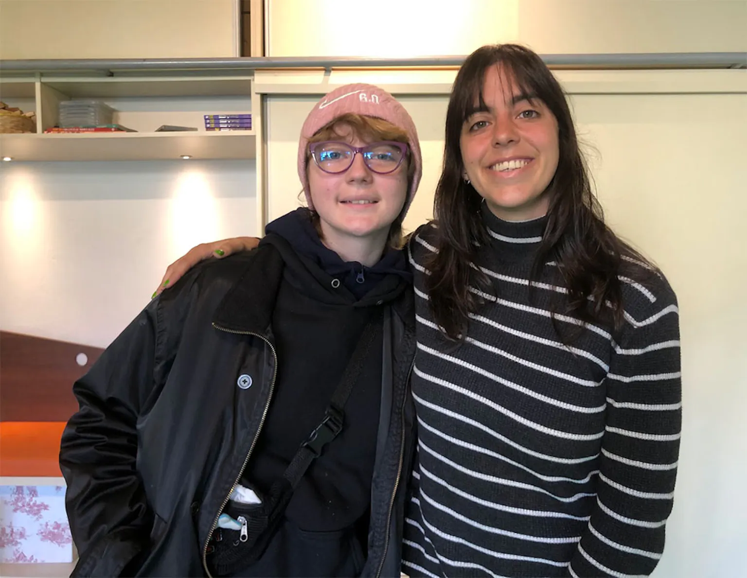 Adolescentes y jóvenes recibiendo atención oncológica especializada