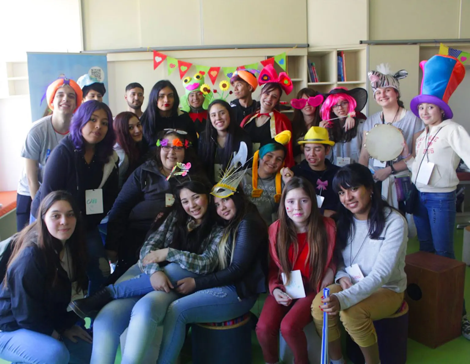 Adolescentes y jóvenes recibiendo atención oncológica especializada