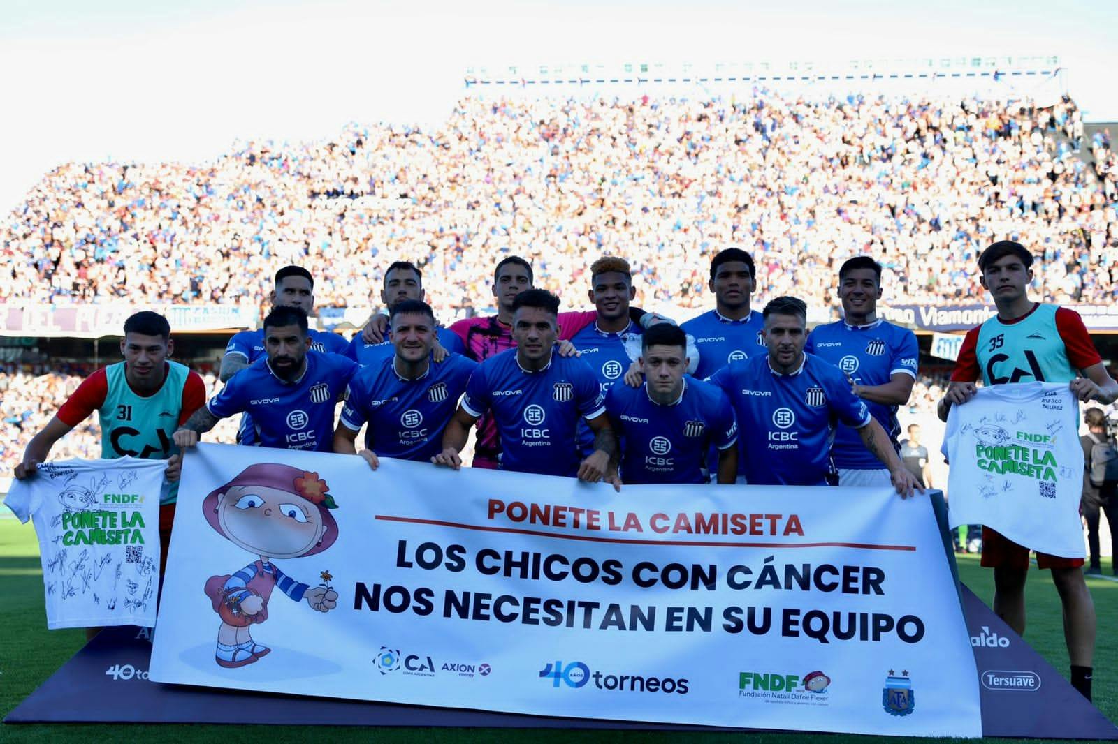 Talleres se puso la camiseta por los chicos con cáncer