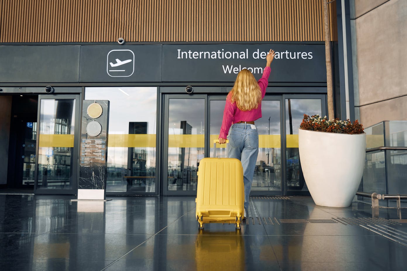 American woman heading into the airport to go to destinations abroad.