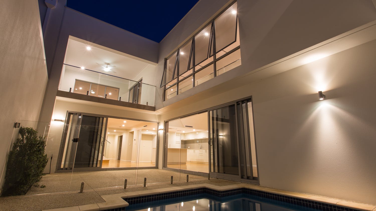 This Floreat house was built in the Perry Lakes estate on a 260m2 block. The design had to be crative and practical to work with the space provided. The finished product feels open and inviting.