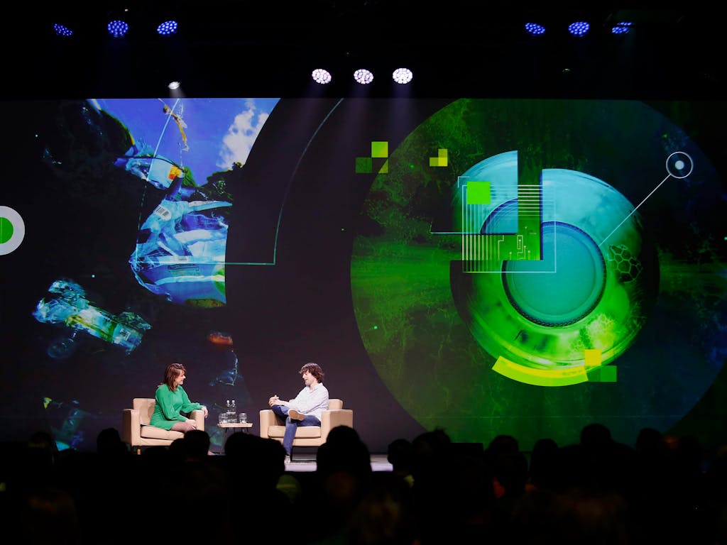 Town Hall Meeting - Corporate event Deloitte