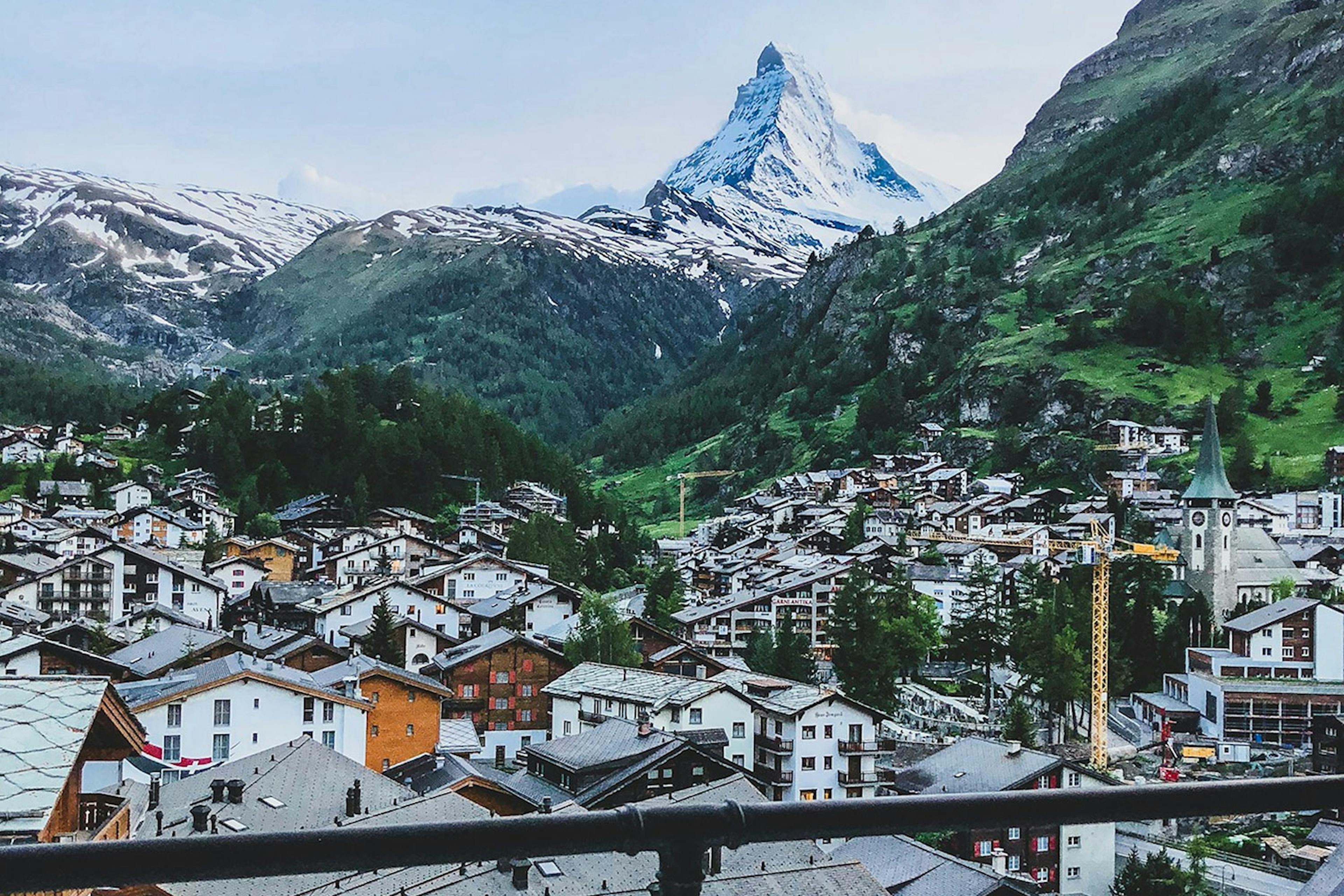 The Swiss alps surround a cozy mountain town