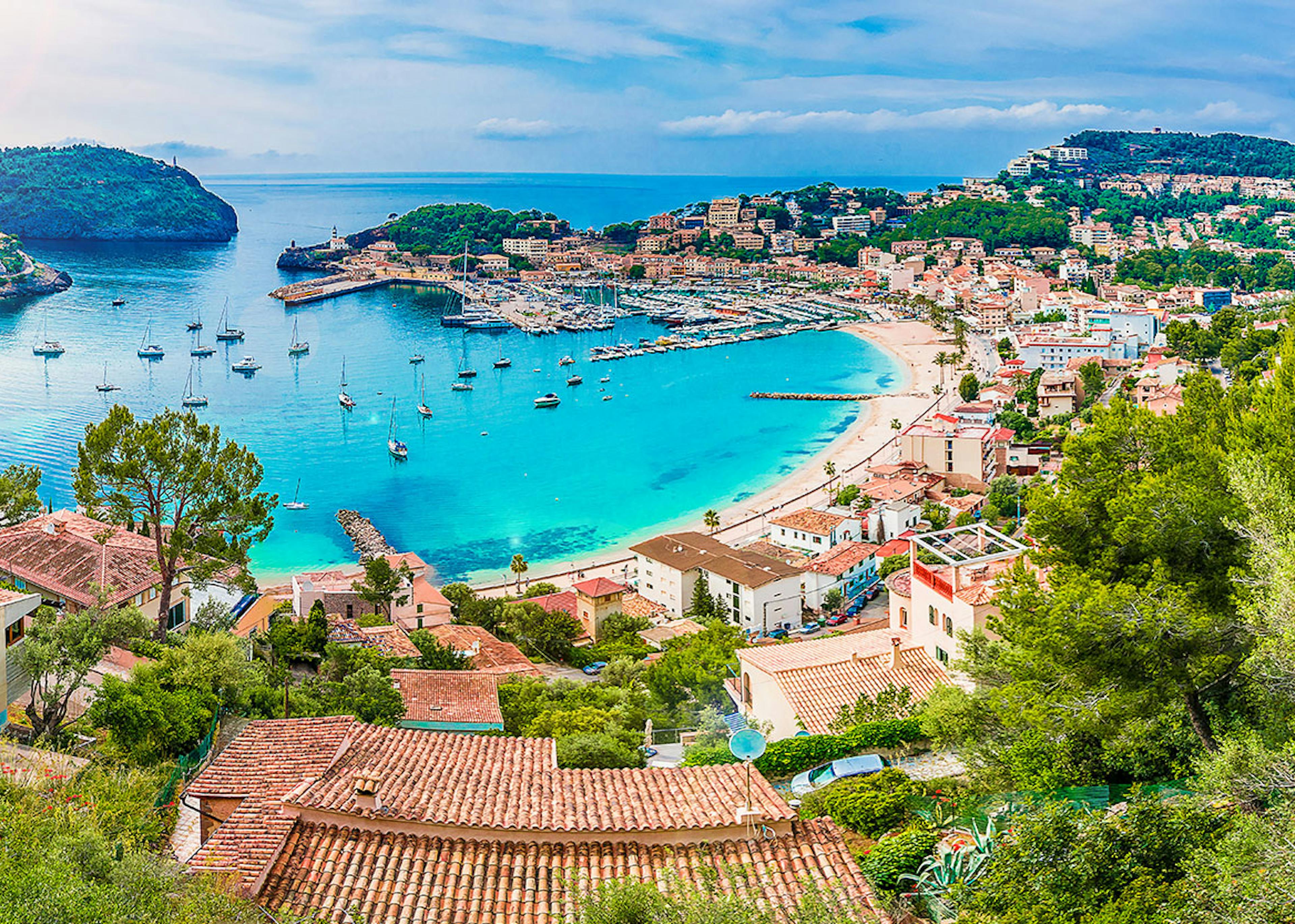 A beautiful turquois beach cove