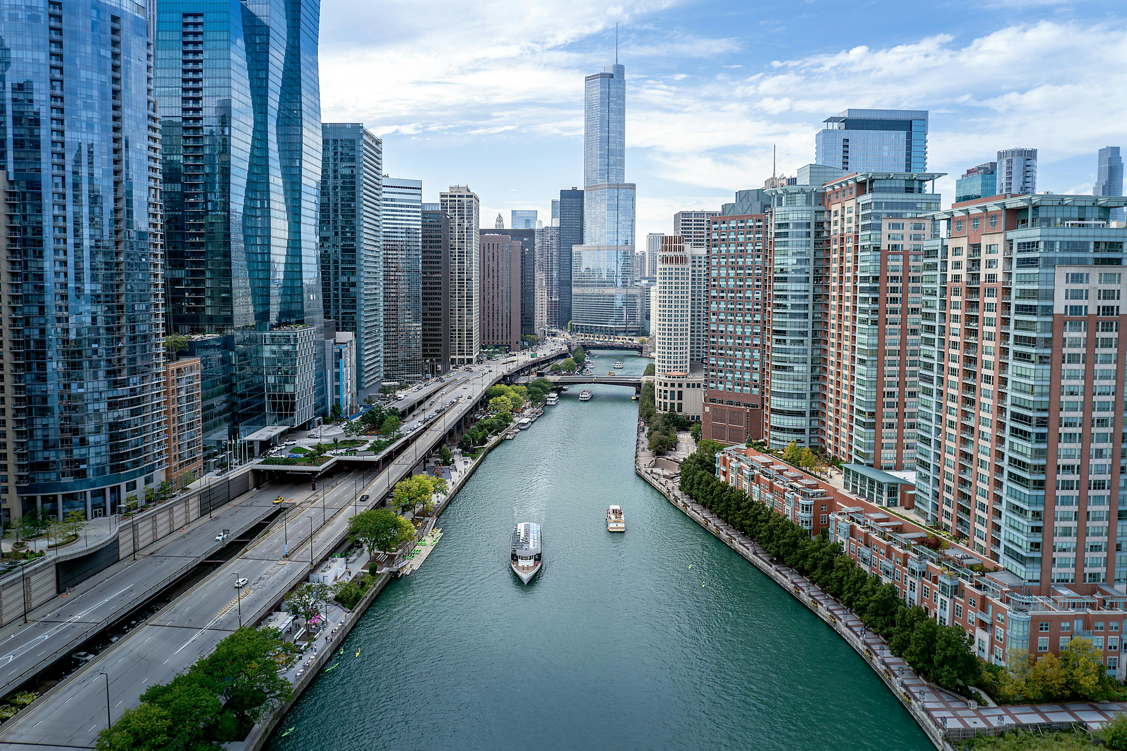 View of Chicago river running through the city buildings