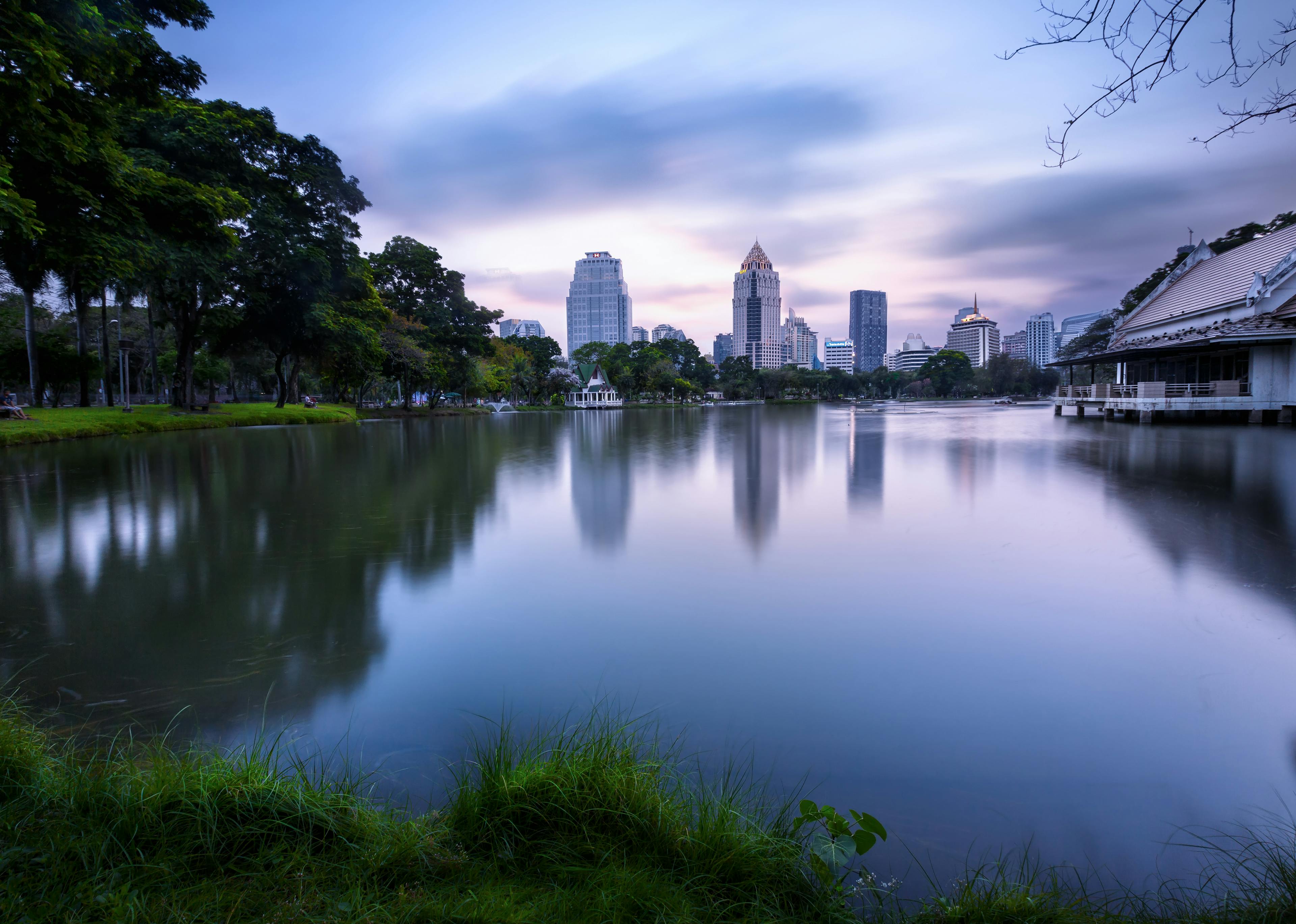 A lake with a view of some buildings from the Houston skyline
