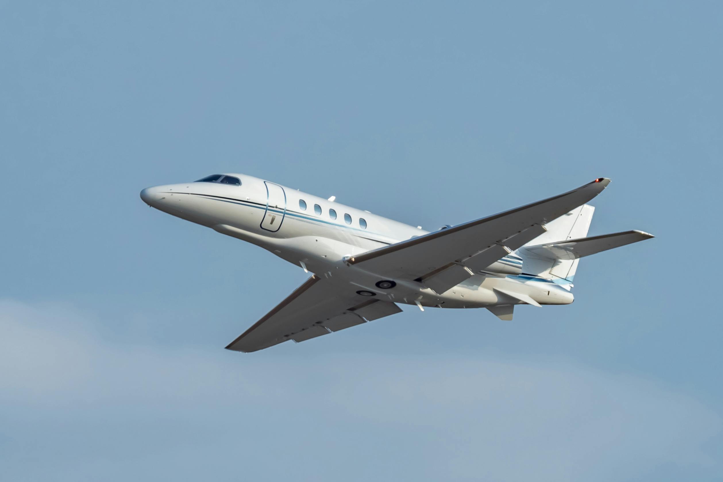 latitude flying, view from the side