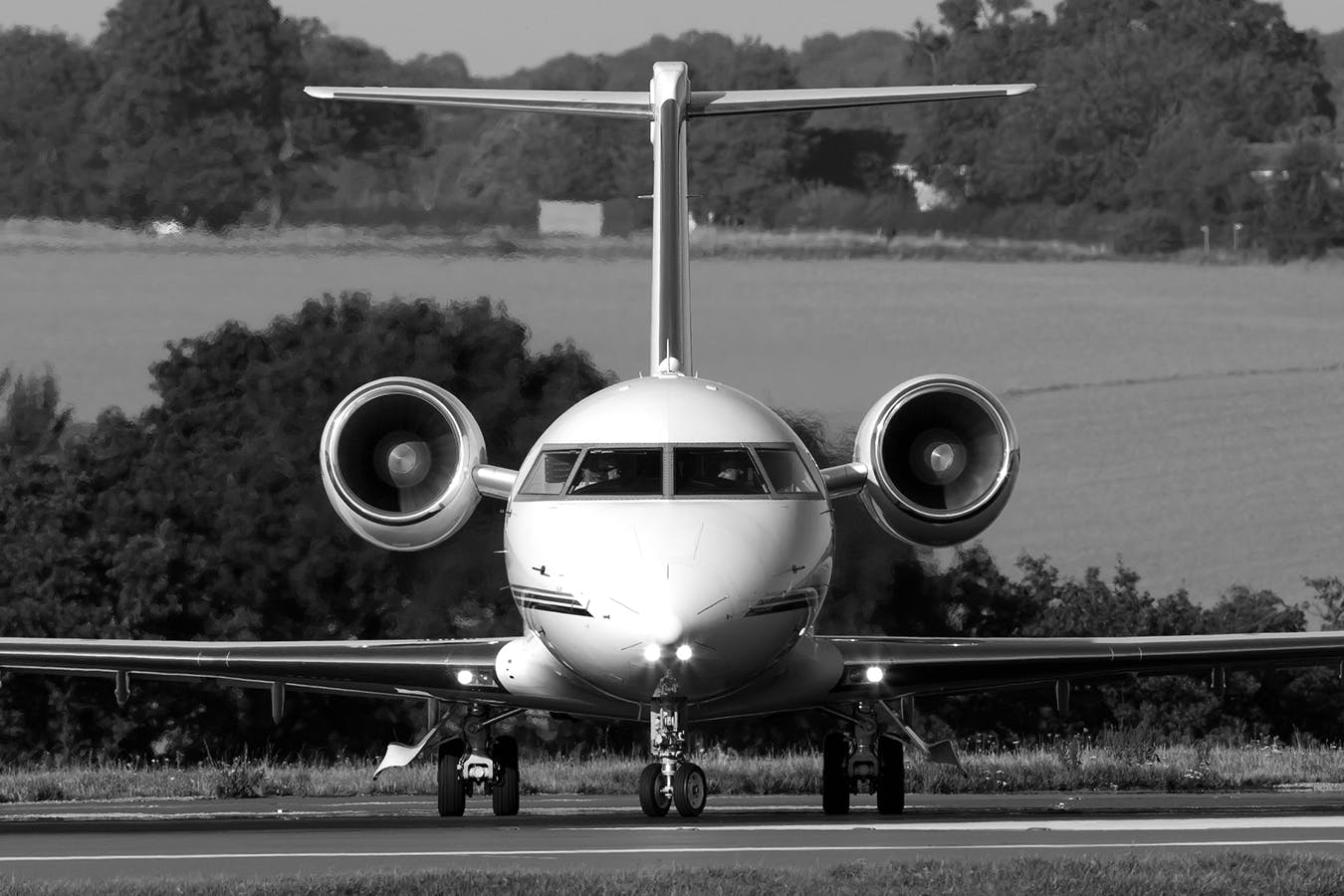 challenger 604 image in black and white