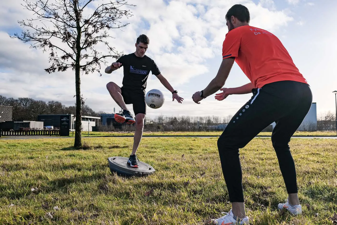 Gerrit Jan Breeuwsma in actie als sportfysiotherapeut in Joure