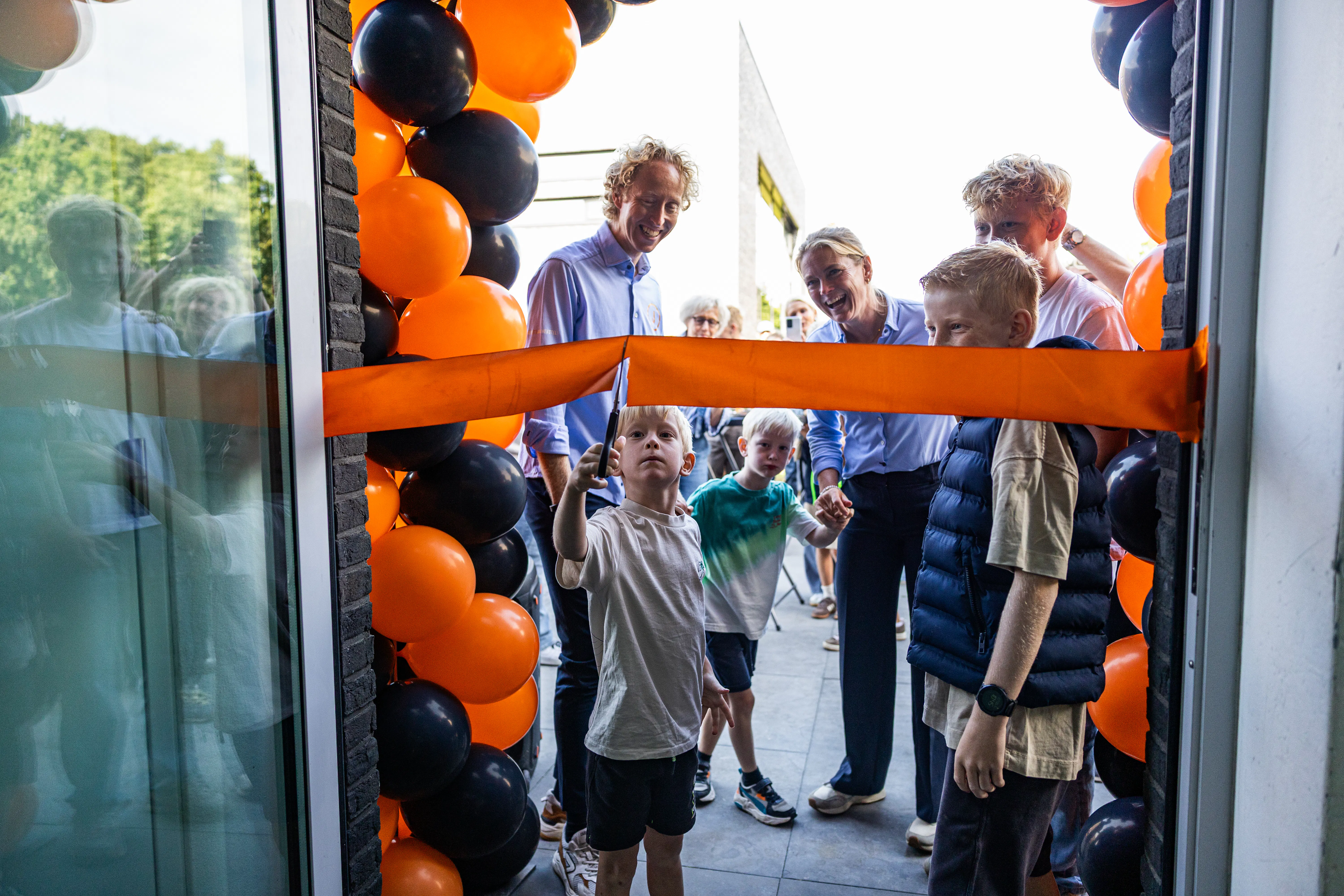 Officiรซle opening EGYM Joure door familie Bierma